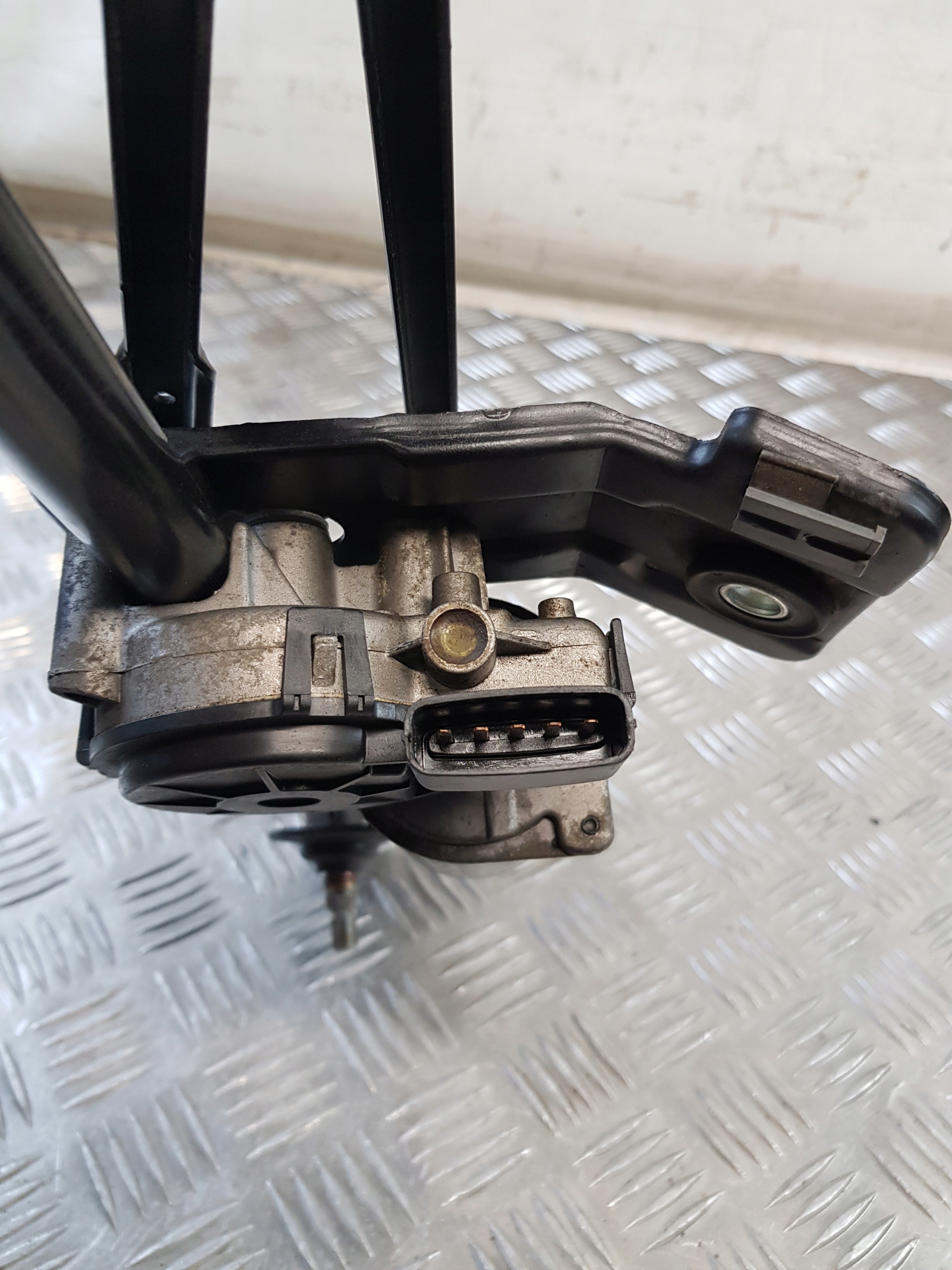 wiper mechanism front KIA SPORTAGE II 07R- EU