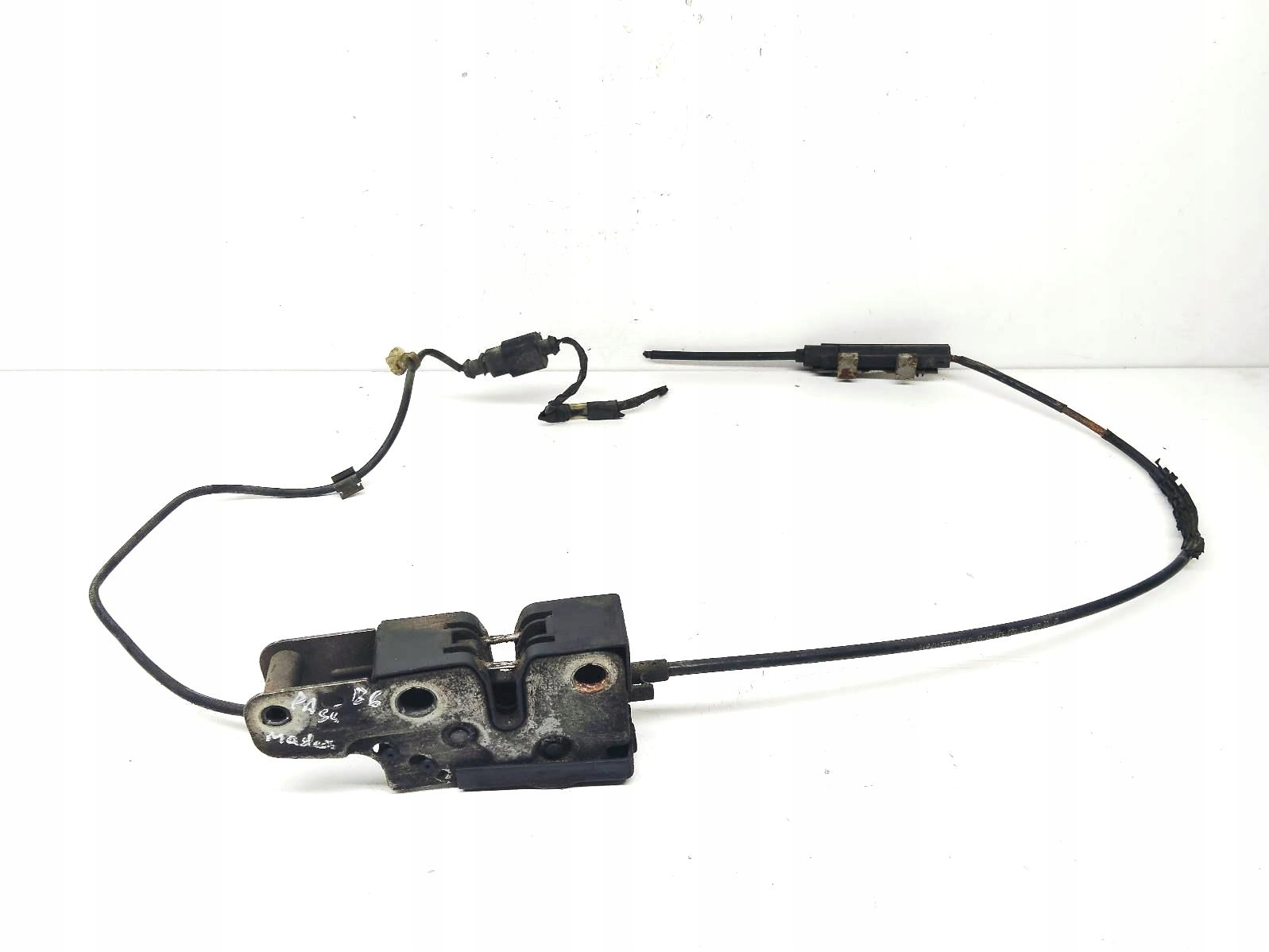 bonnet latch lock Volkswagen Passat B6 2.0 TDI 07r 2 Pin