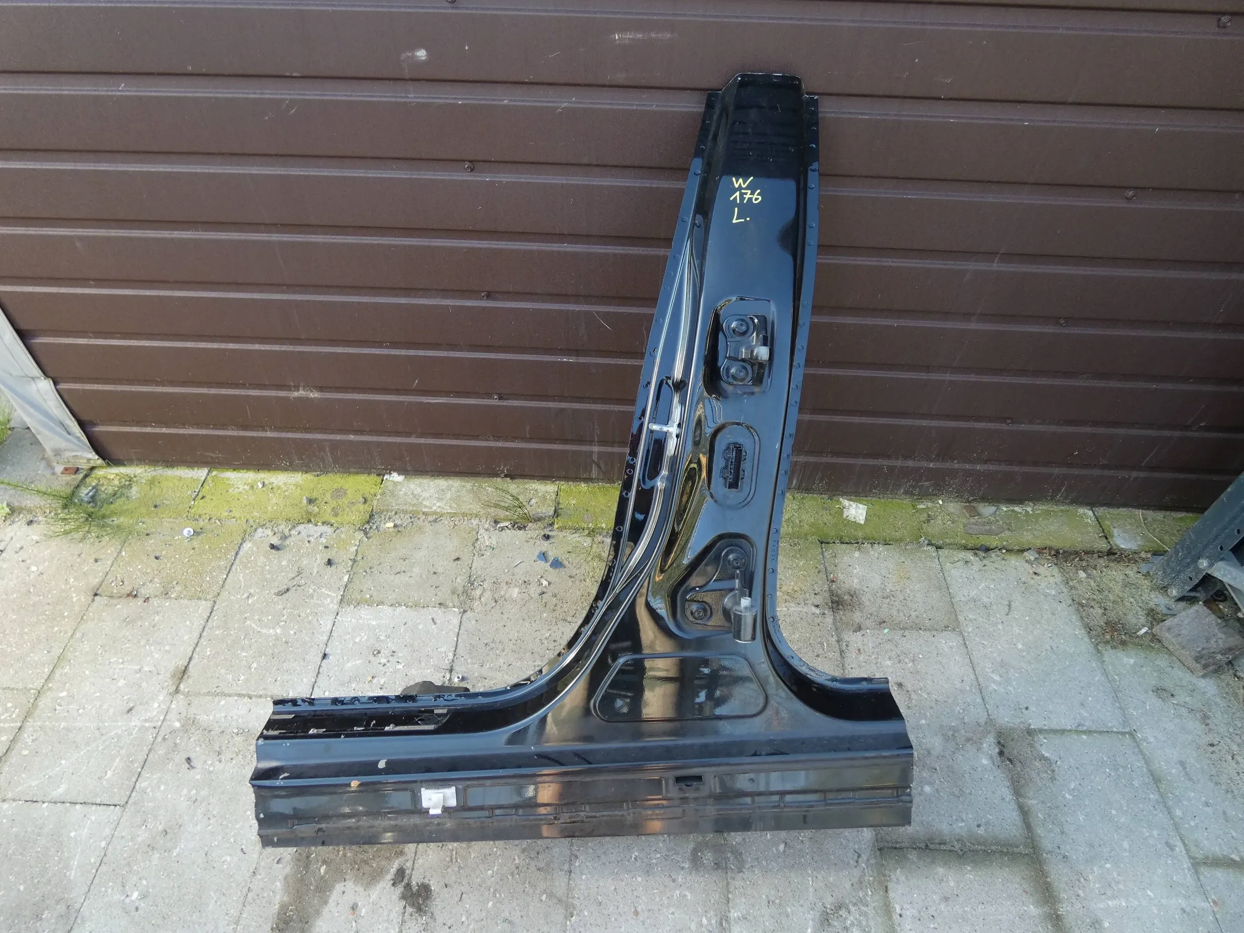 MERCEDES A W176 pillar central left quarter threshold
