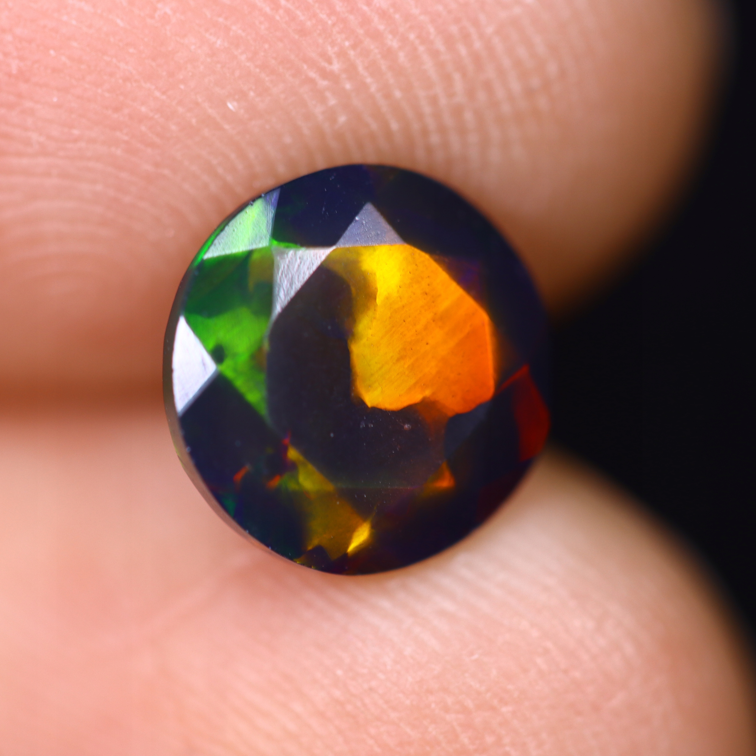 Přírodní opál černý 1.45 ct Kulatý Etiopie certifikát Wbd