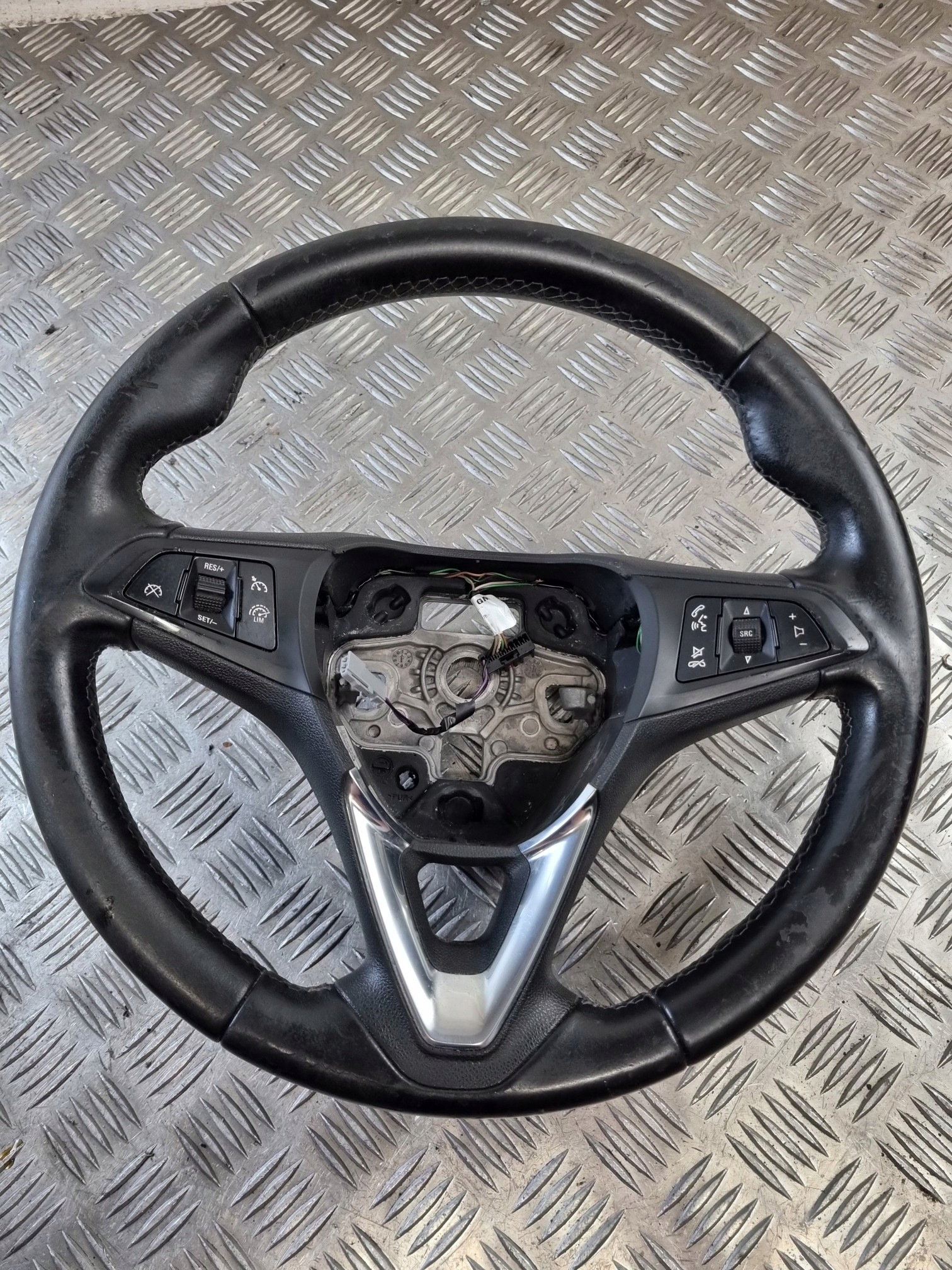 OPEL CORSA E volant kůže MULTIFUNKCJA