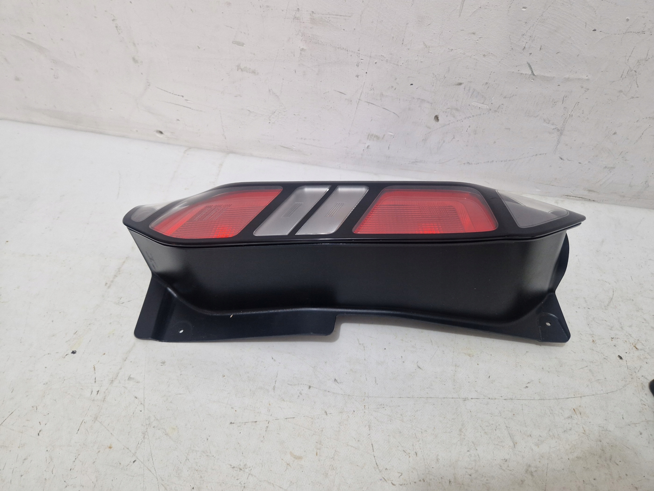 FORD TRANSIT CUSTOM 23- light rear left ZWYKLA 00229070-06-0000
