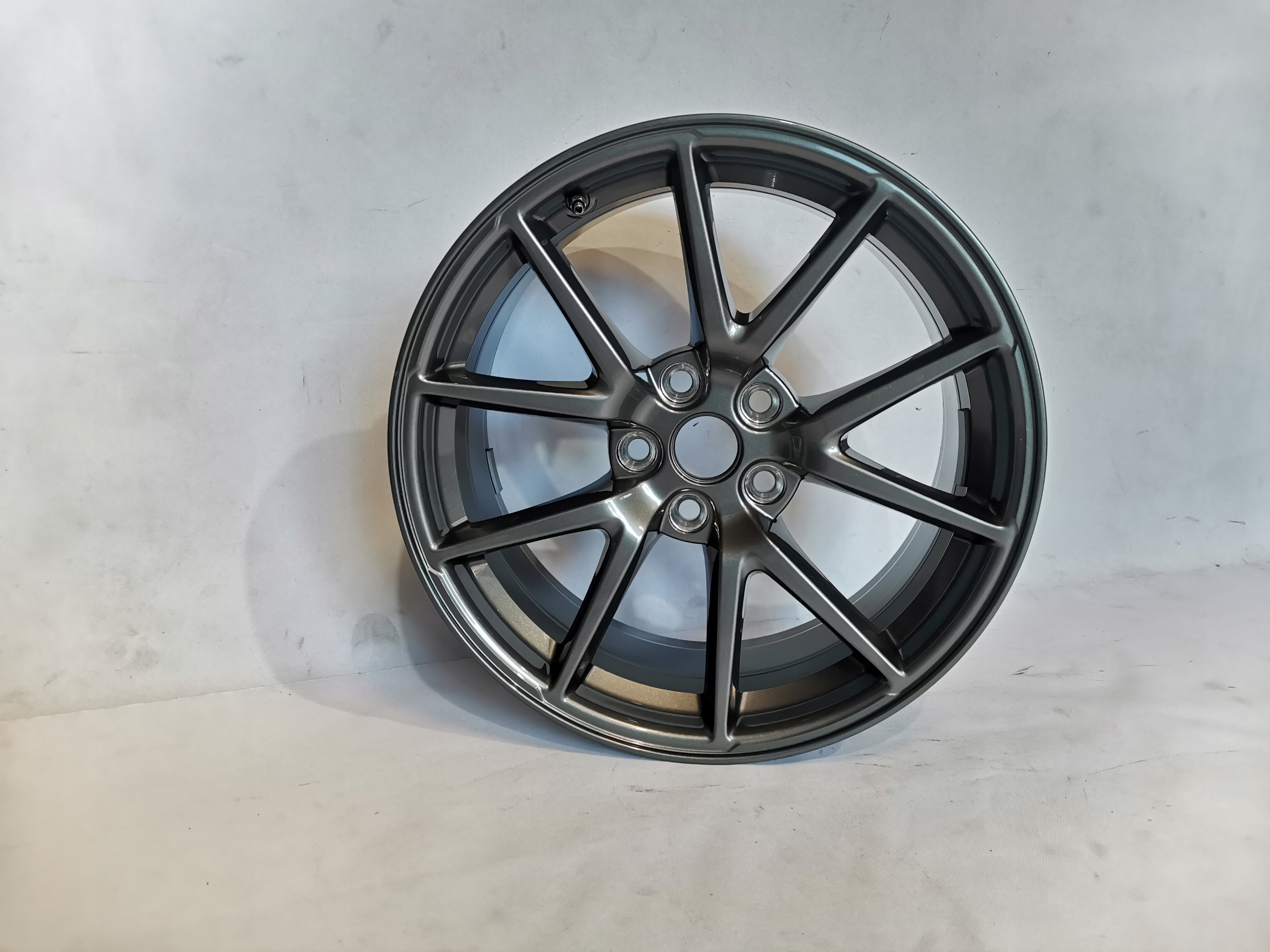 Диск tesla 3 iii 8, 5x18 et40 1044261-00-a Купить с Польши, Европы