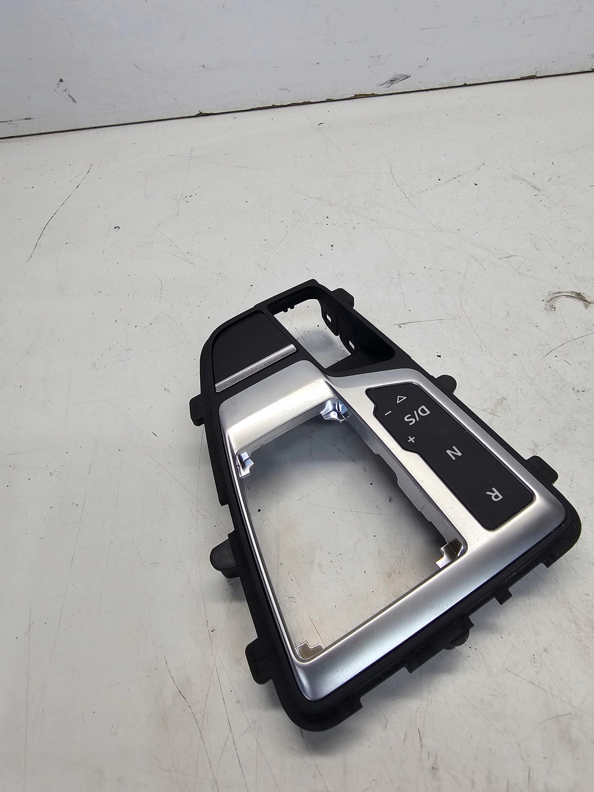 frame display changes of the gear AUDI Q5 FY 80B713111C