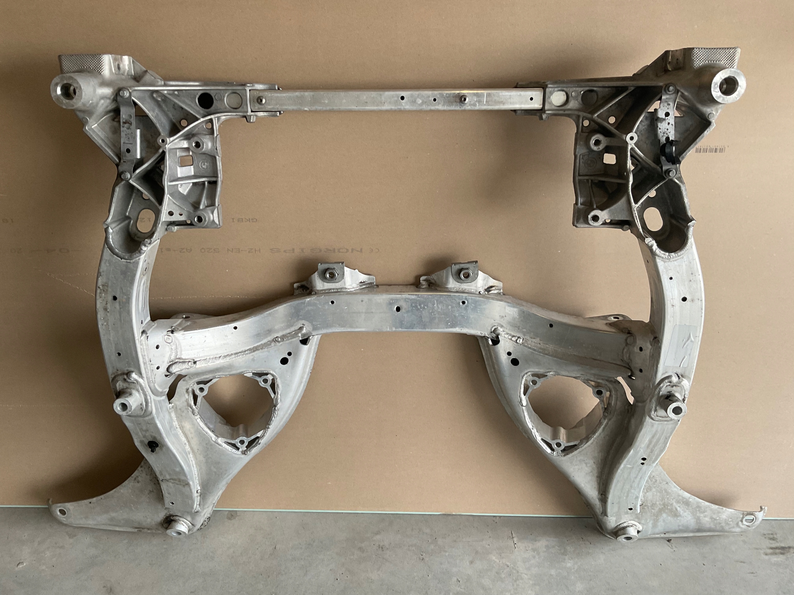 BMW M5 F10 подрамник рамник