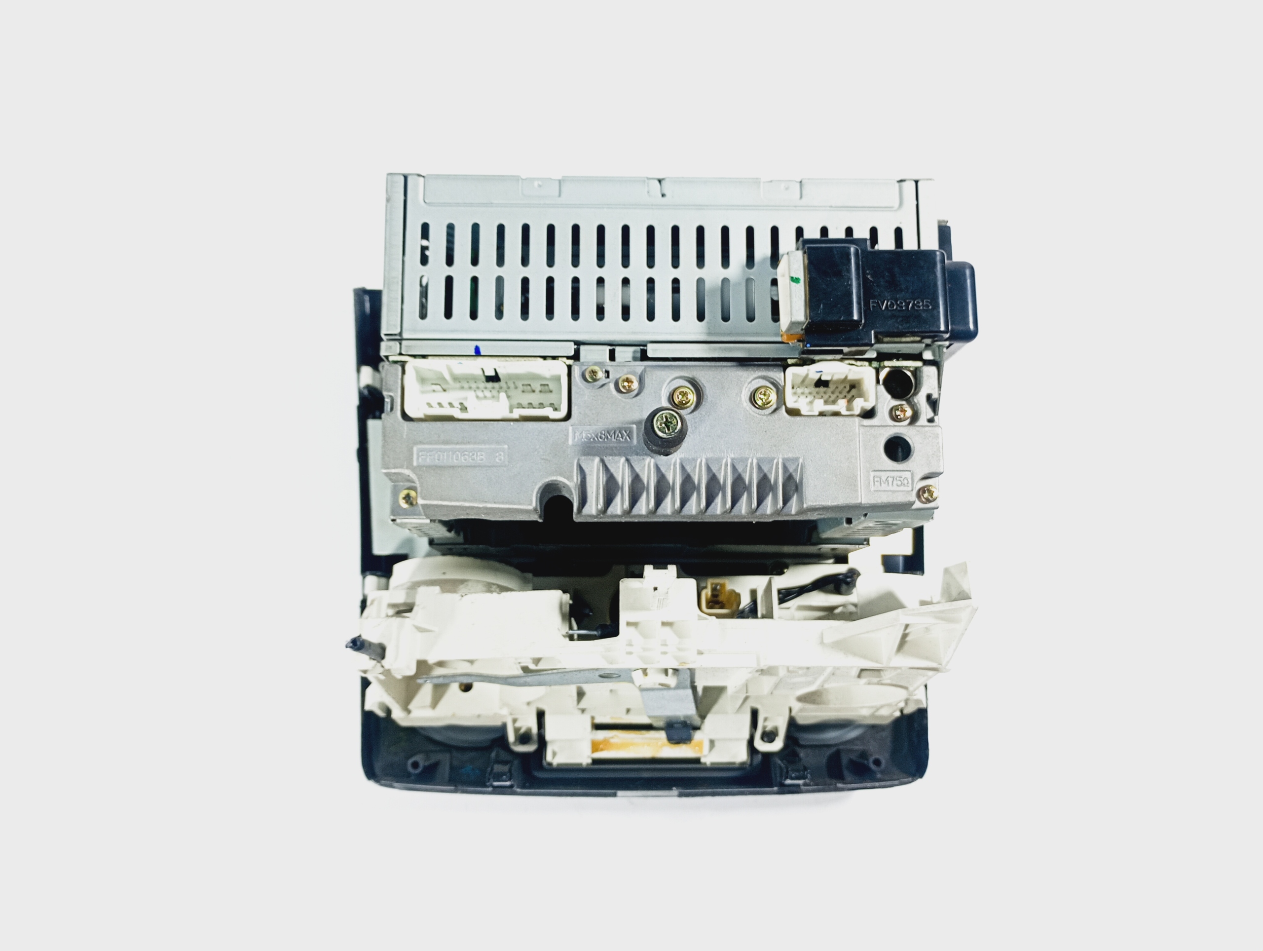 klimabedienteil und radio fehlt code OE 3M7118K876CE Mazda II 2 03-07