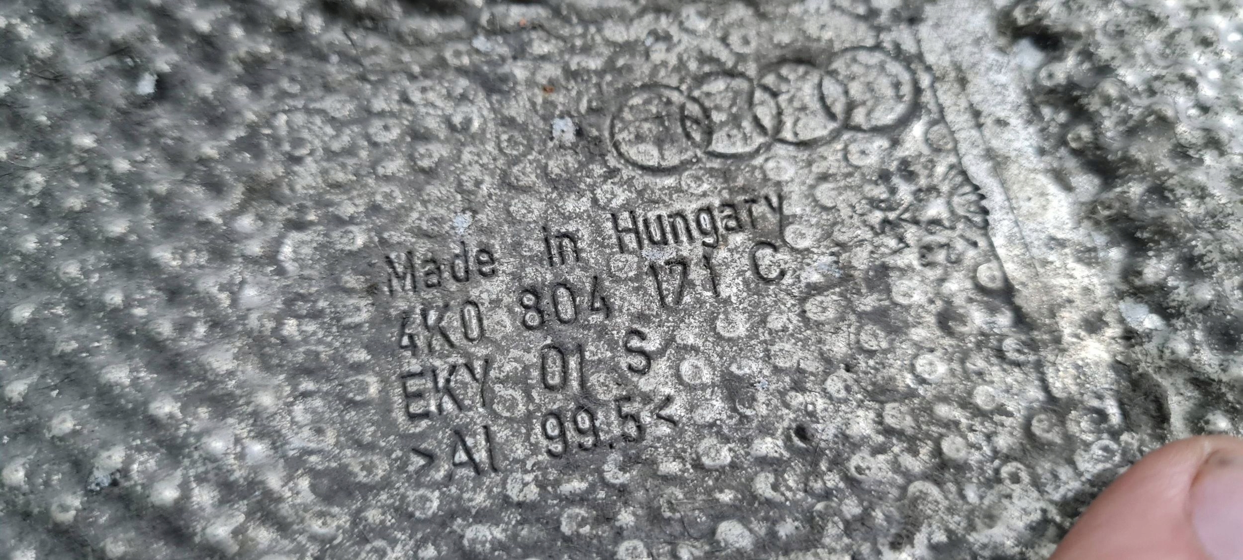 защита термичный глушителя левый Audi A6,A7,C8 4K0804171C