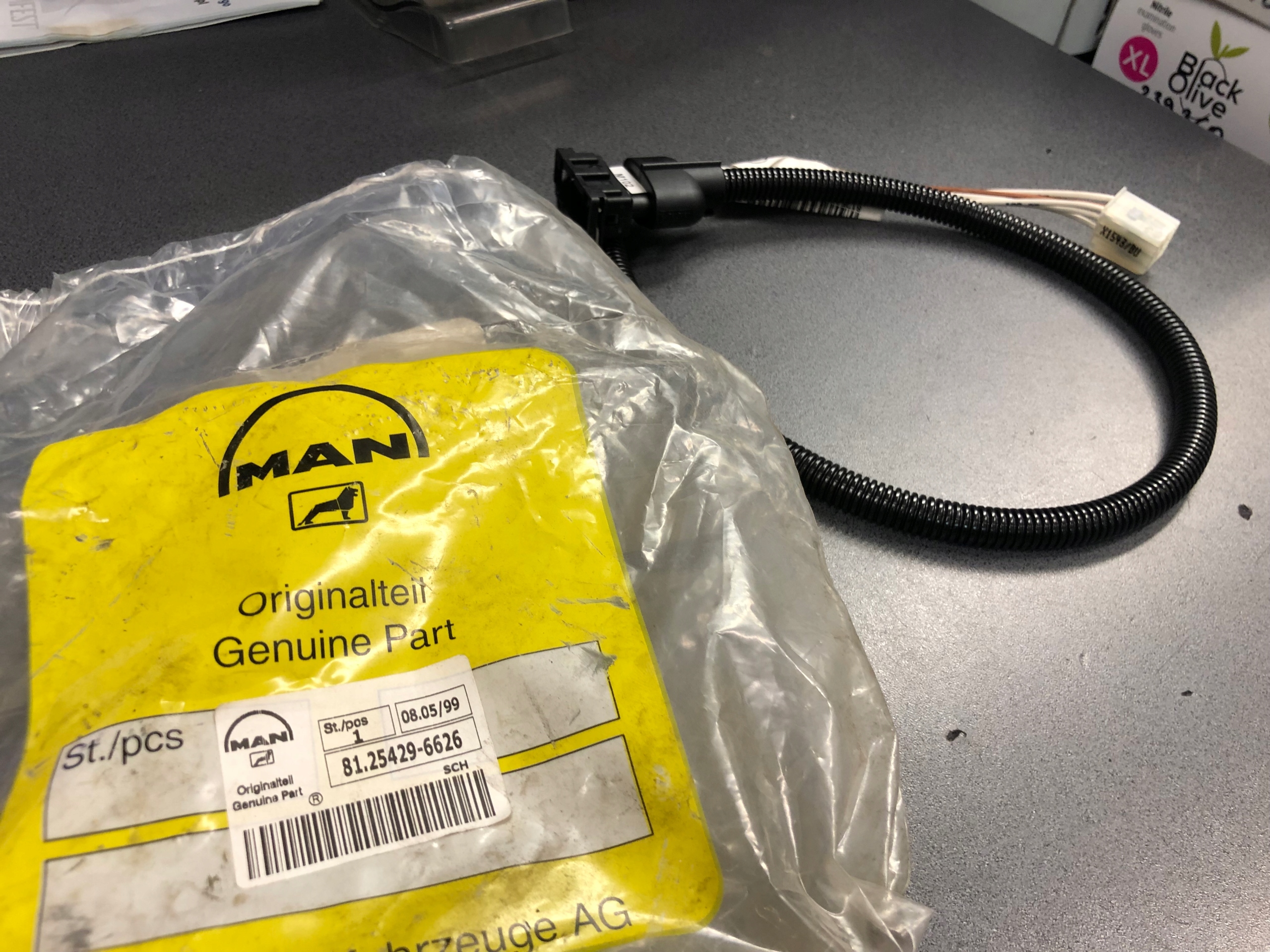 ЖГУТ ПРОВОДОВ СТЕКЛООЧИСТИТЕЛЯ MAN 81.25429-6626