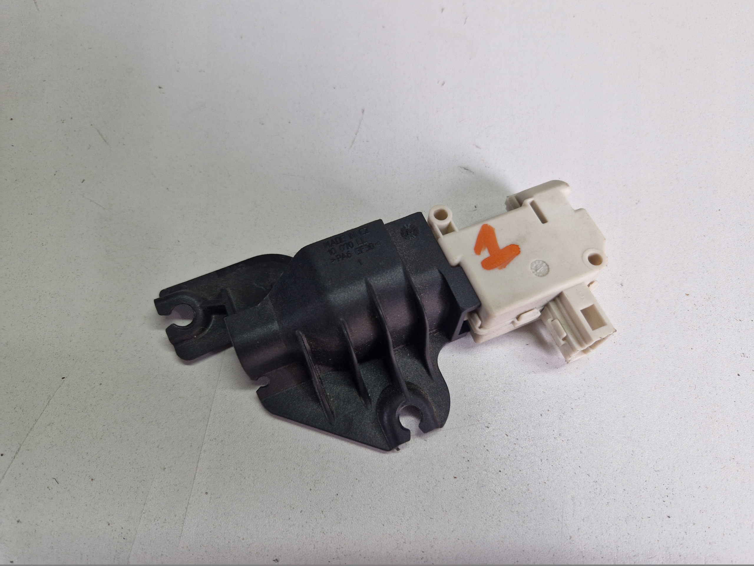 AUDI A6 C6 A6C6 amortizer vratašca rezervoara goriva 3B0959782A