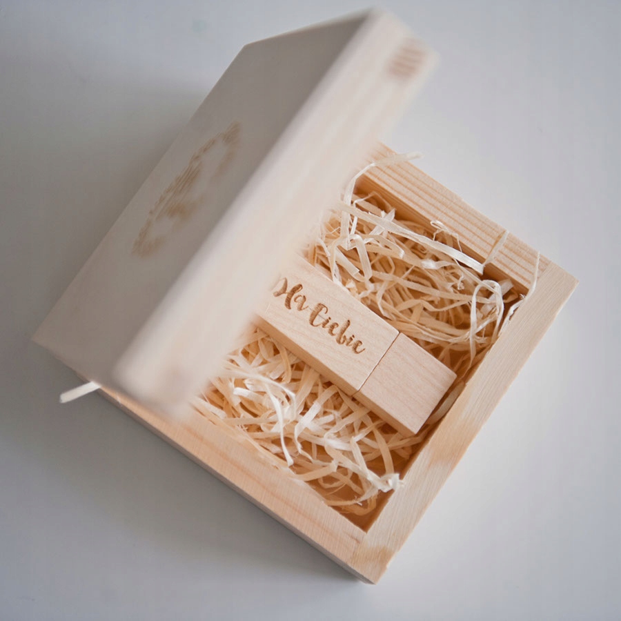 Pendrive drewniany 4 Gb Usb 2.0 jasny z grawerem na ślub komunia chrzest