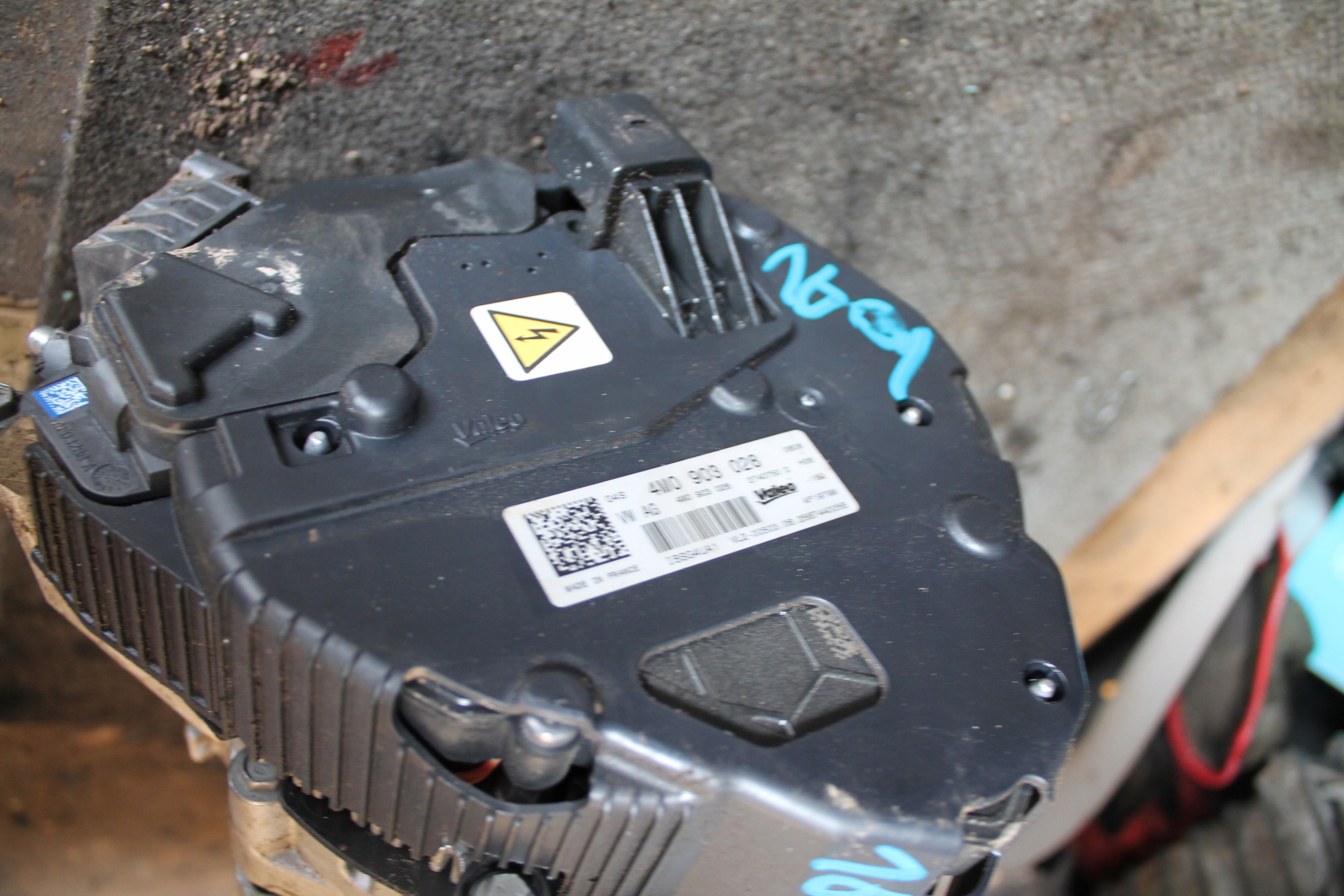 1601. ALTERNATOR AUDI Q8 4M0903028