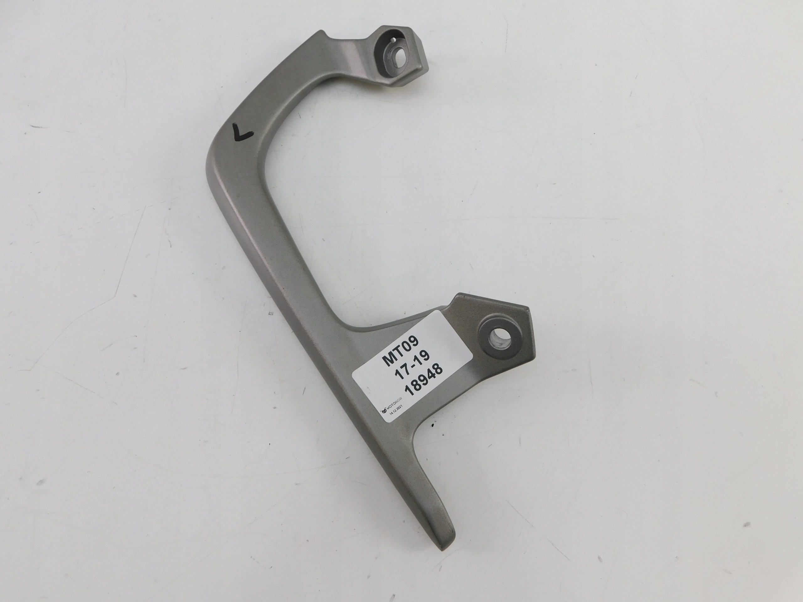 YAMAHA MT 09 UCHWYT PASAZERA LEWY RACZKA