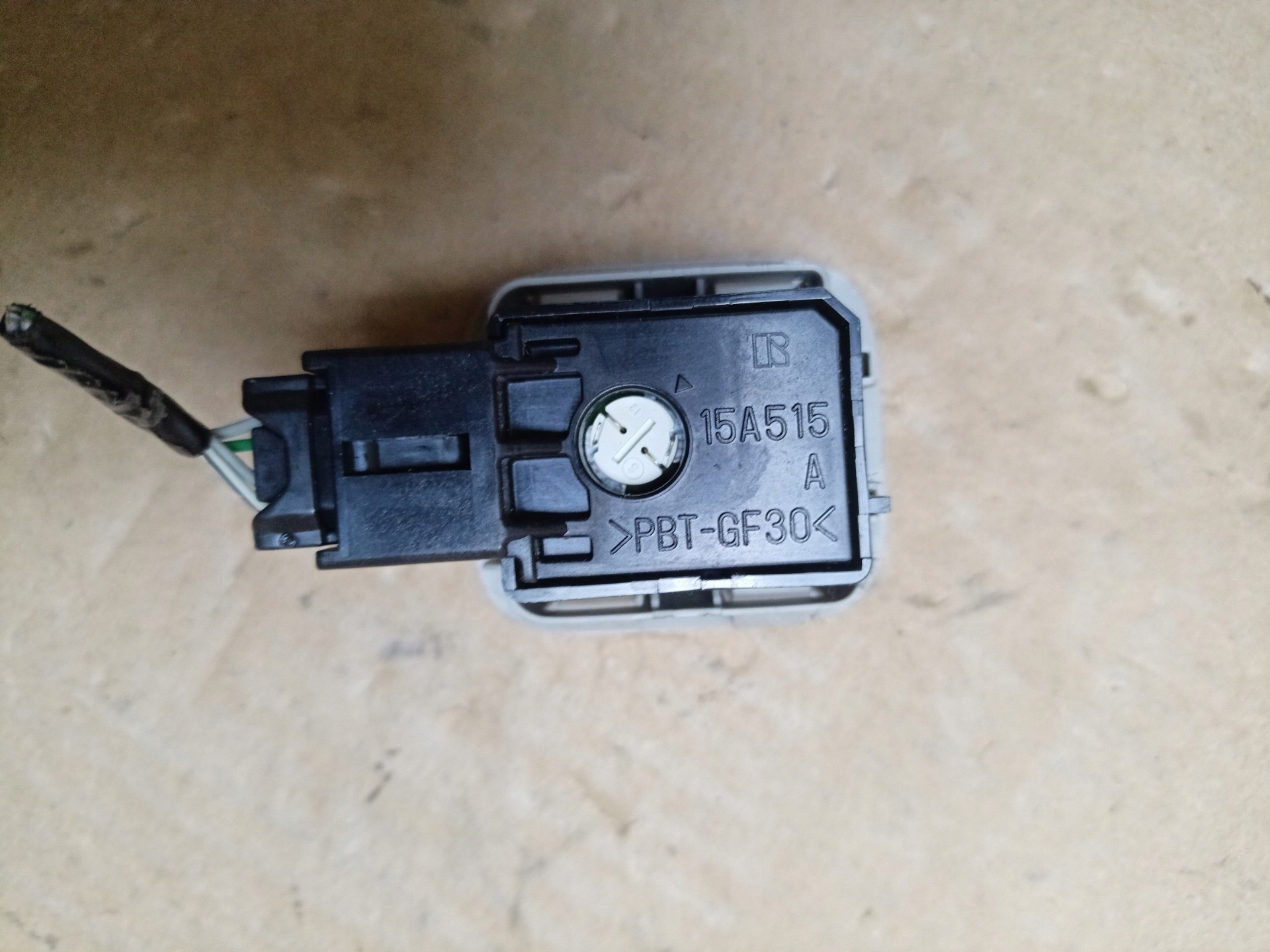 button Toyota Sienna 3 2011 15A515A