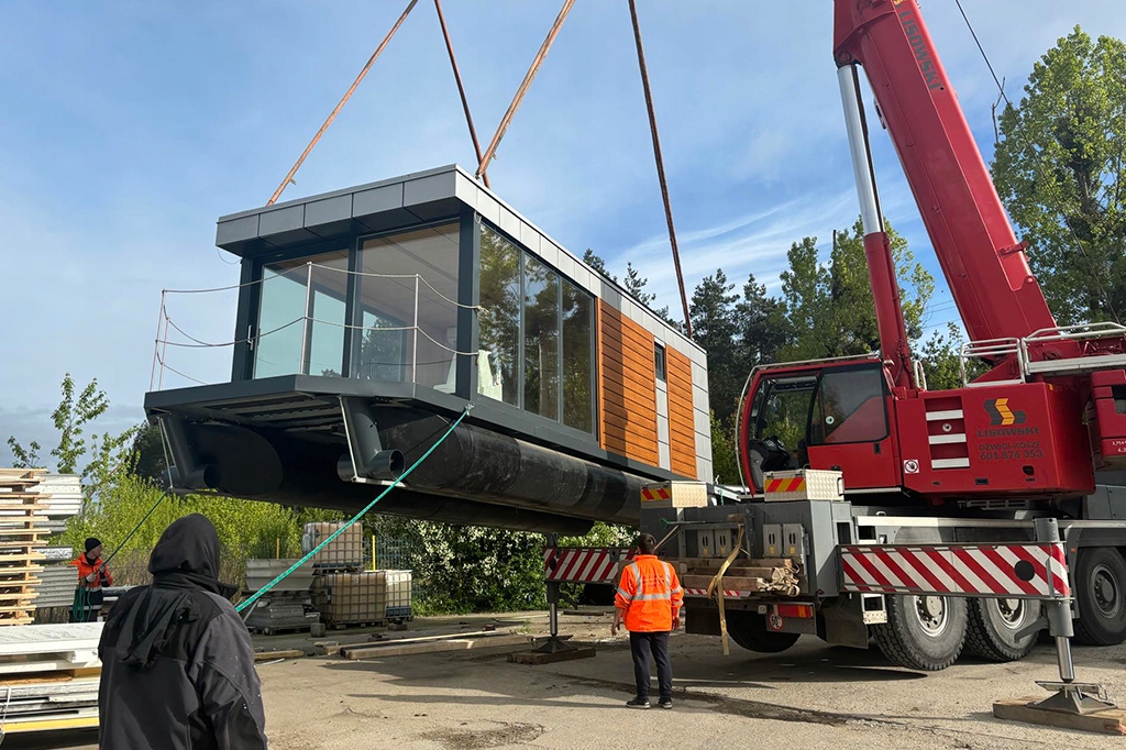 House boat dom na wodzie