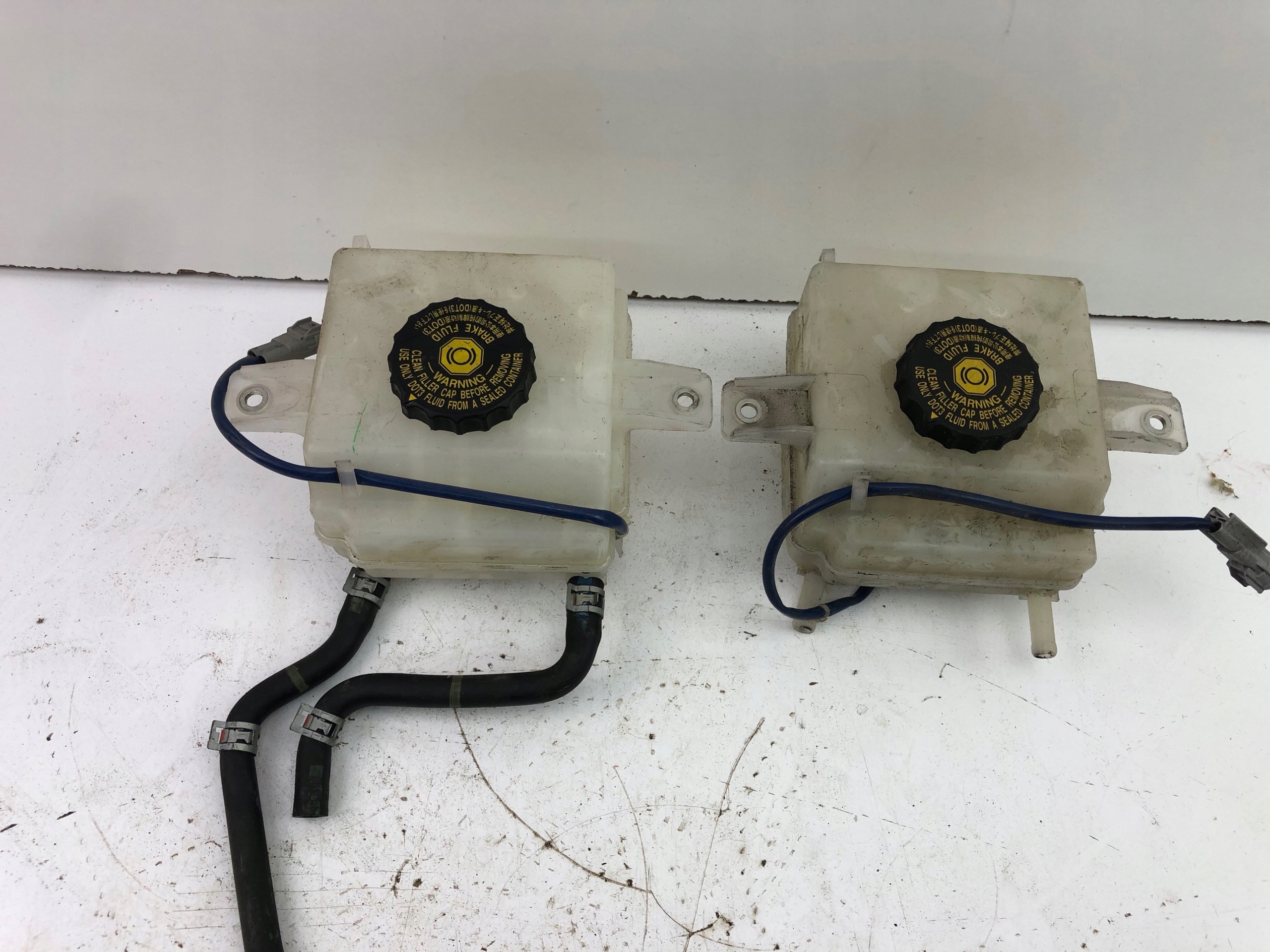 AURIS II ZBIORNICZEK PŁYNU HAMULCOWEGO