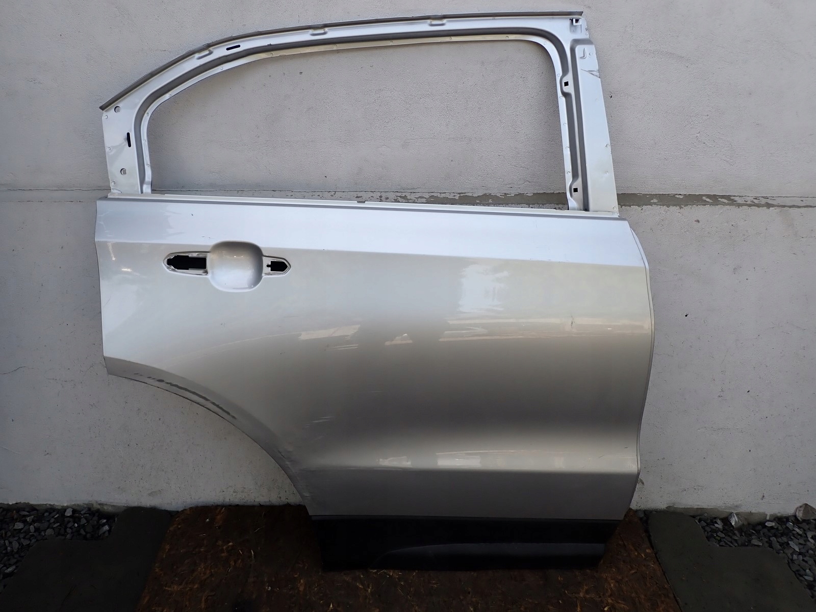 door right rear. right rear part CADILLAC XT4 2018-2025R