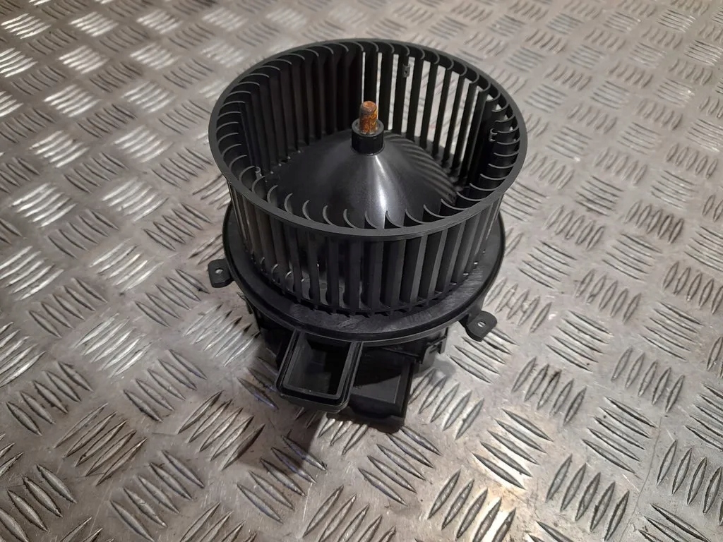 4M1820021 - Audi A4 S4 B9 2017 воздуходувки двигатели