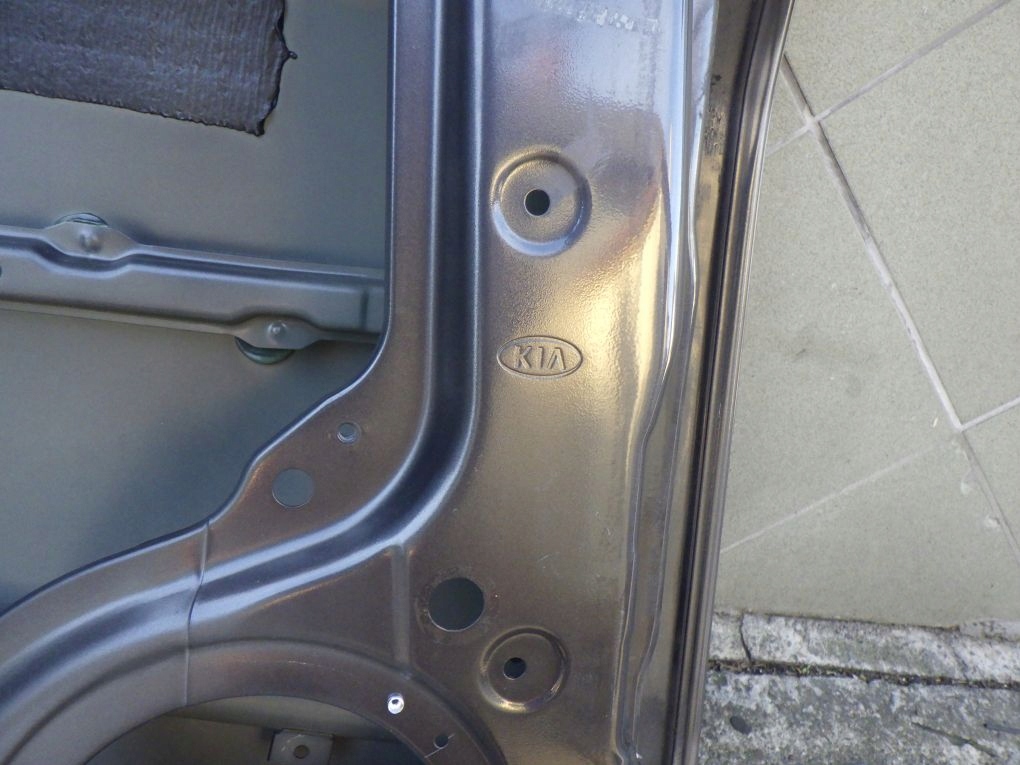 KIA VENGA 09- door left rear.
