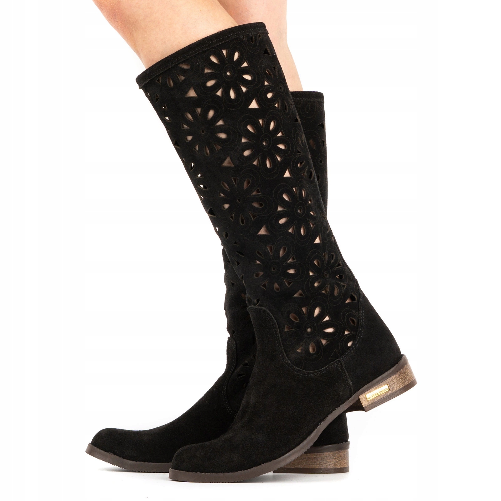 Dámské kozačky s perforovanými výřezy z přírodní semišové kůže No černé 40