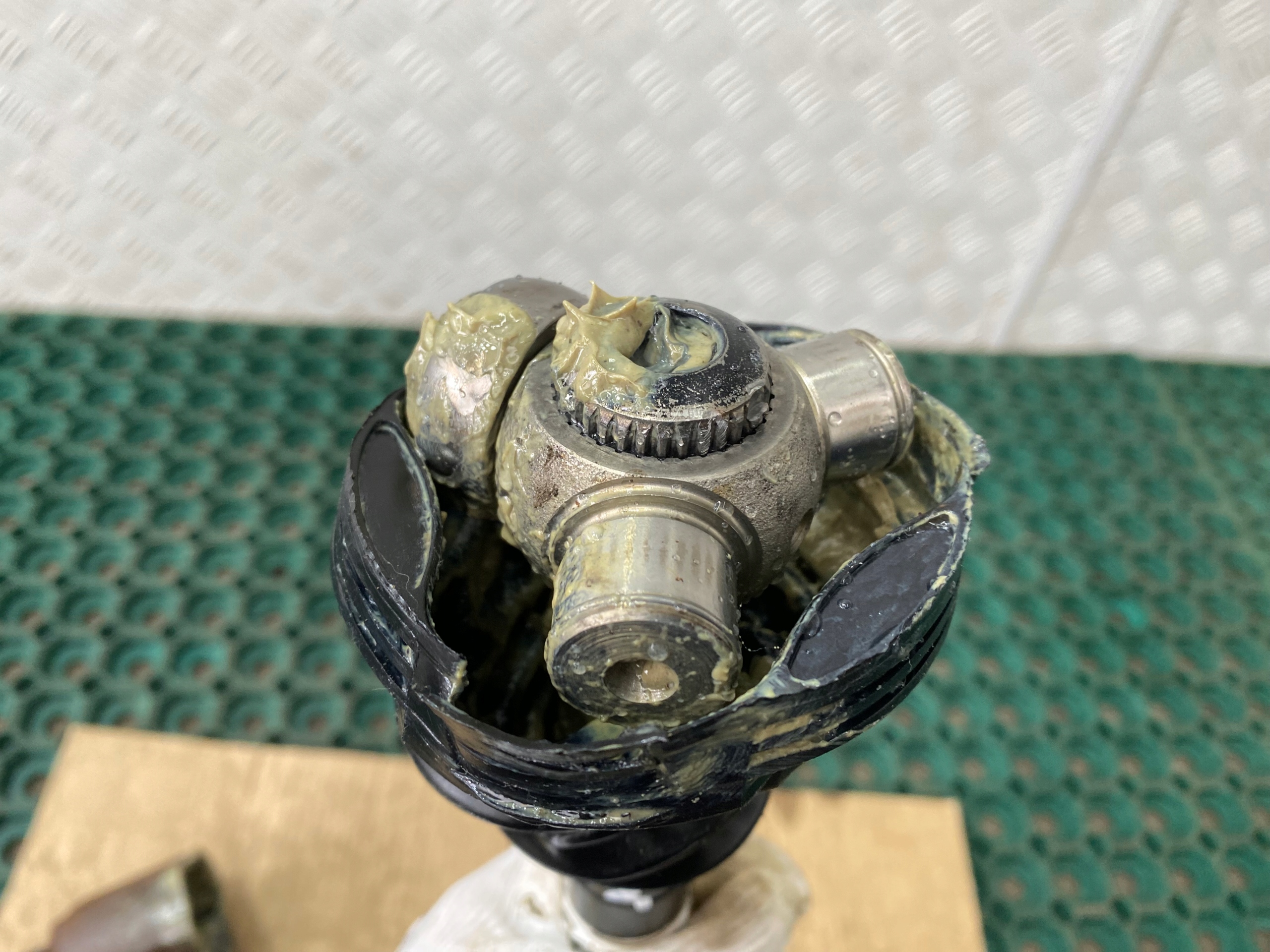RIFTER COMBO 20-25 engine 1.5 BLUE HDI semi-axis left 9815636380 31tys AUTOMAT
