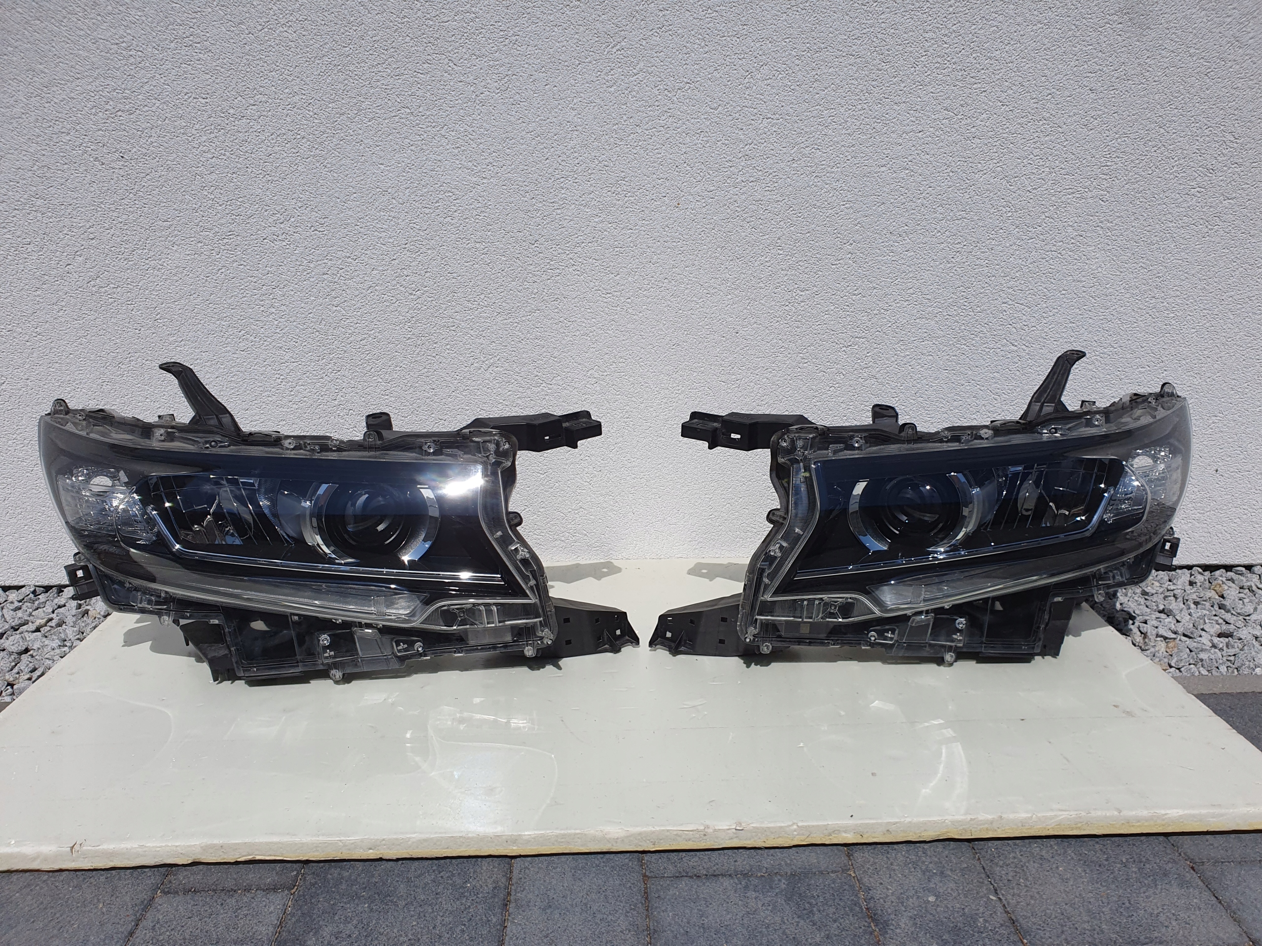 Toyota LAND CRUISER 150 18`ПОВНИЙ КОМПЛЕКТ LED ПРАВА ЛІВА