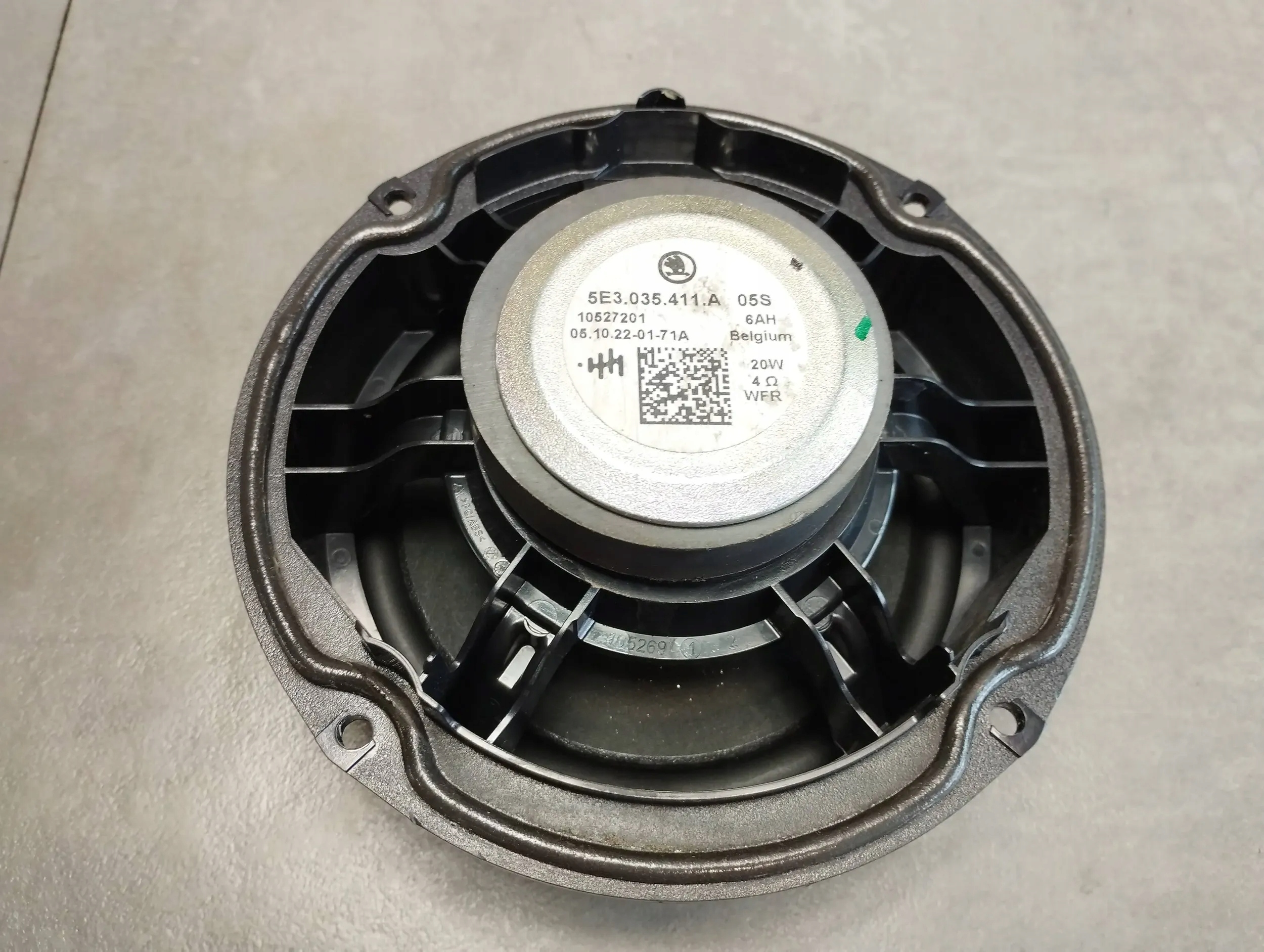 Skoda Octavia Mk4 speaker door 5E3035411A