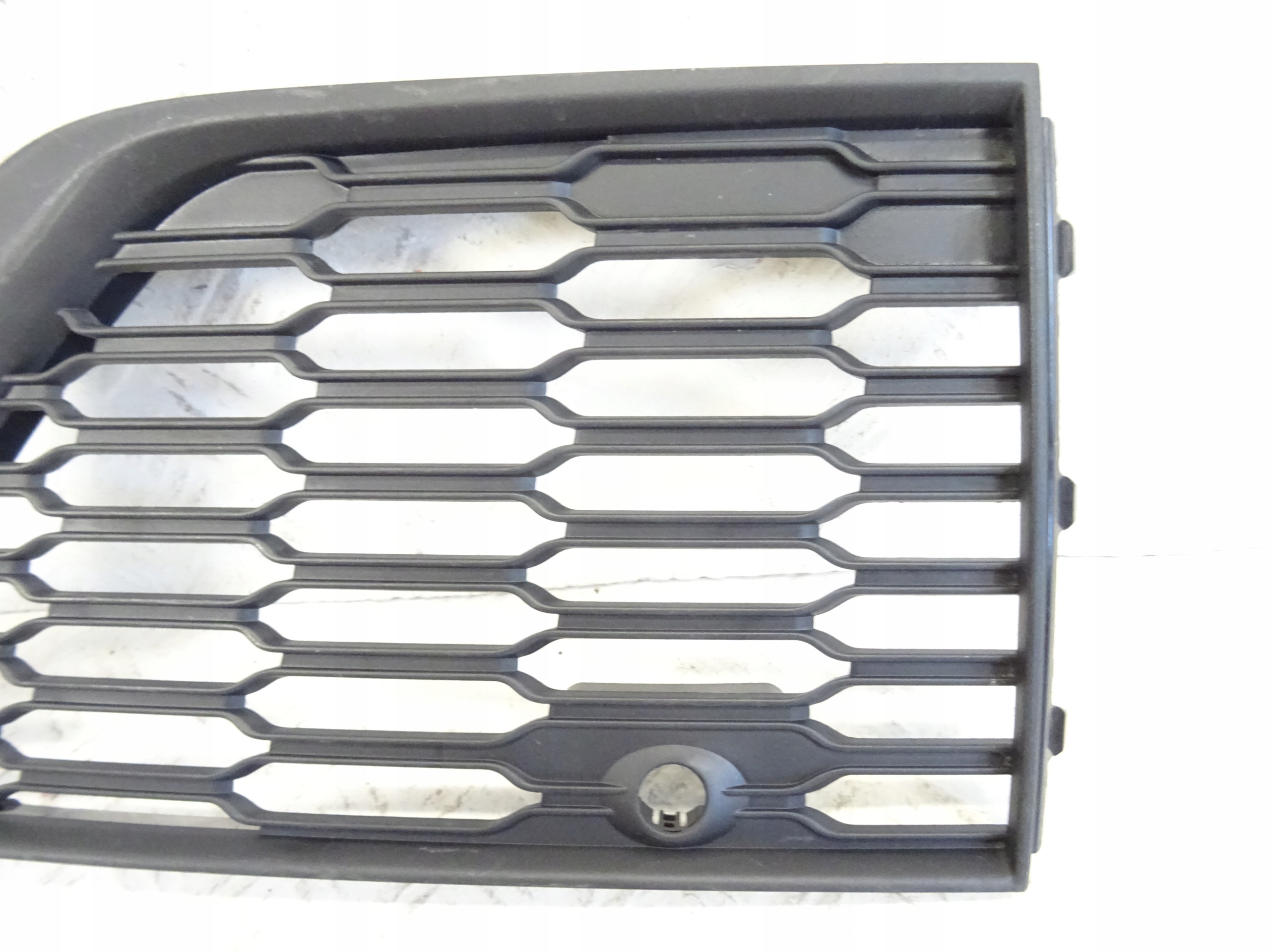 grid of a bumper front front left AUDI Q7 4M LIFT 4M0807681AM