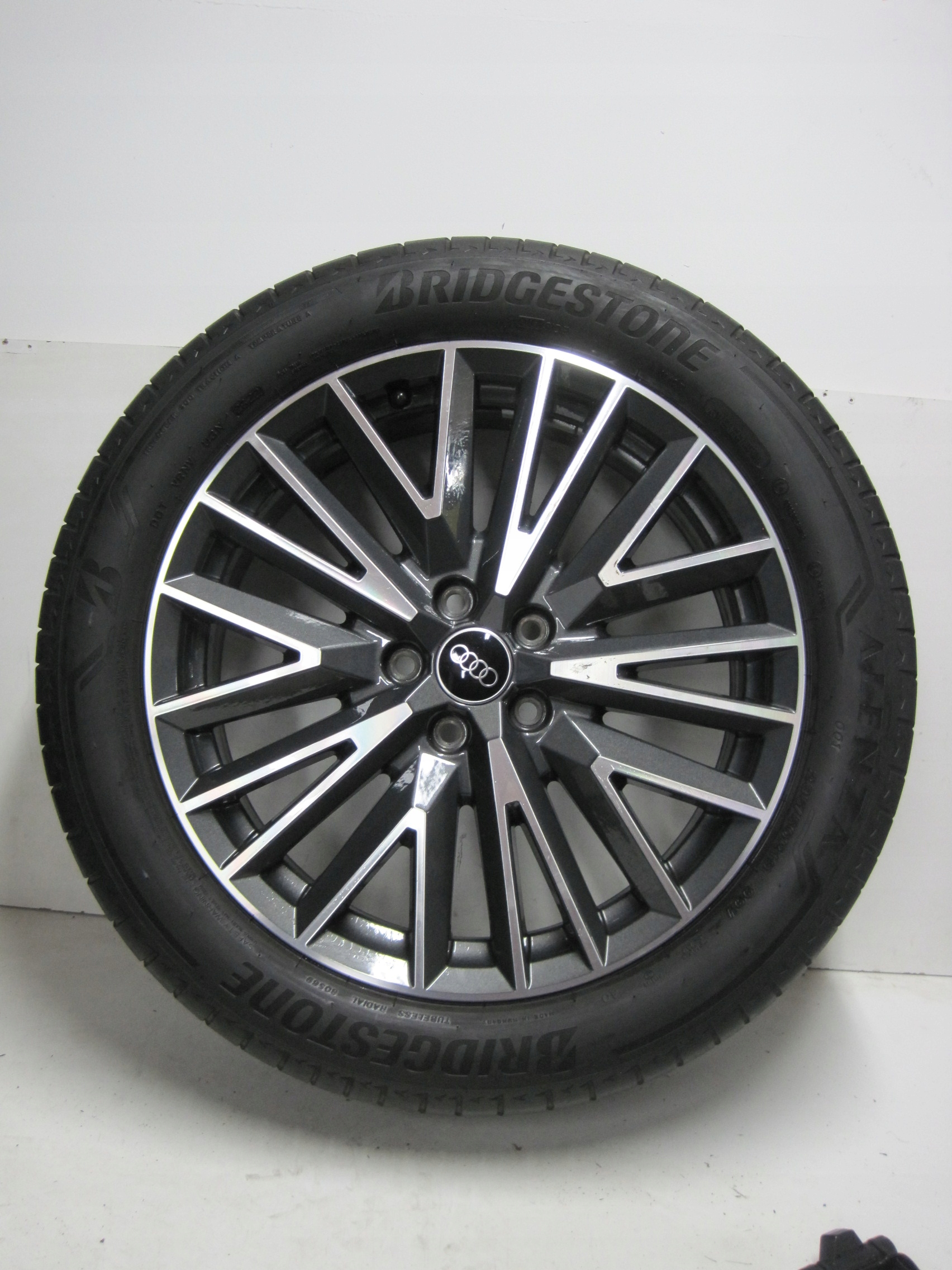 wheels discs tyres Audi Q3 83A 4mm R19