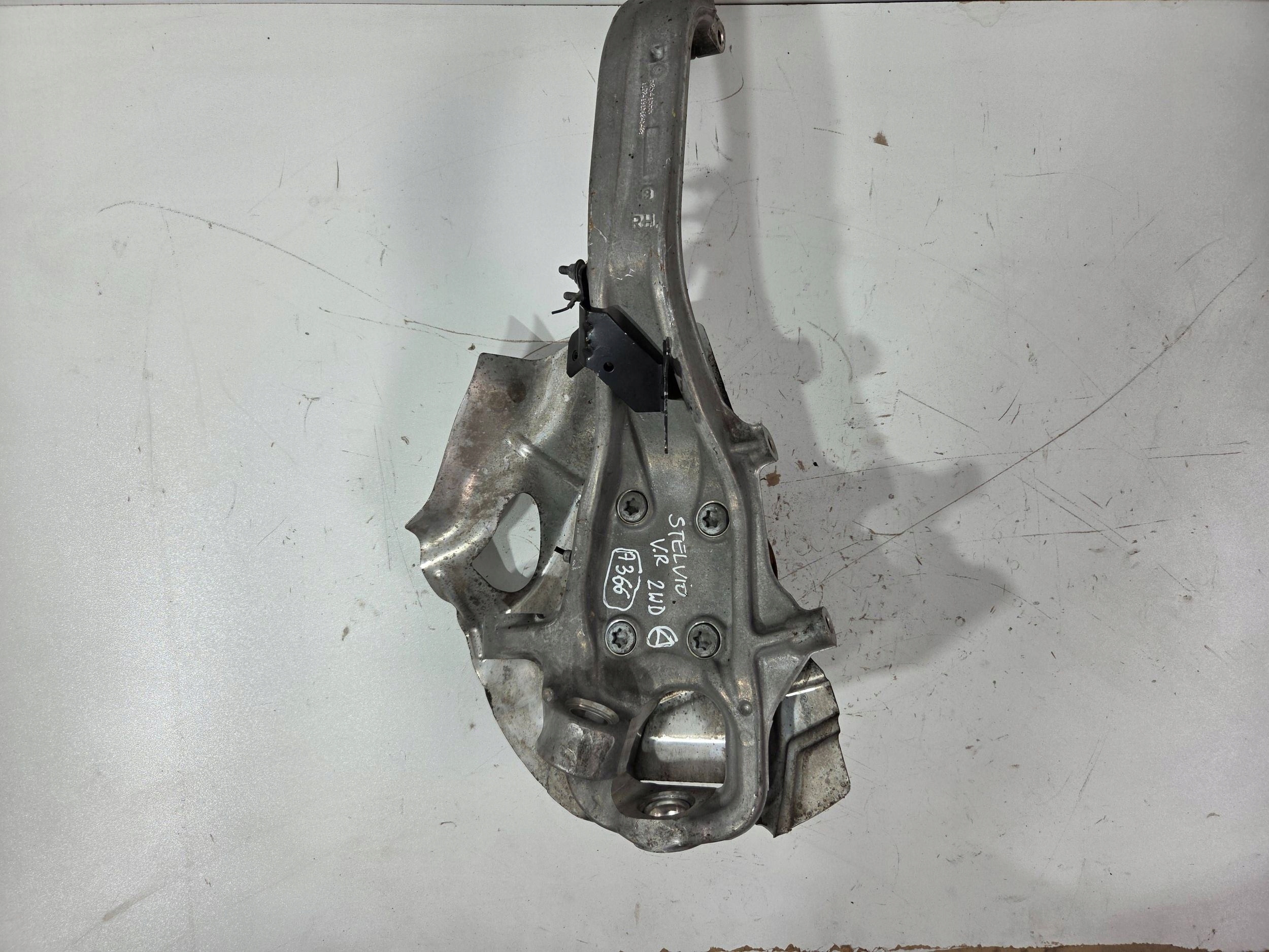Alfa Romeo Stelvio swing front right 50541555 (A366)