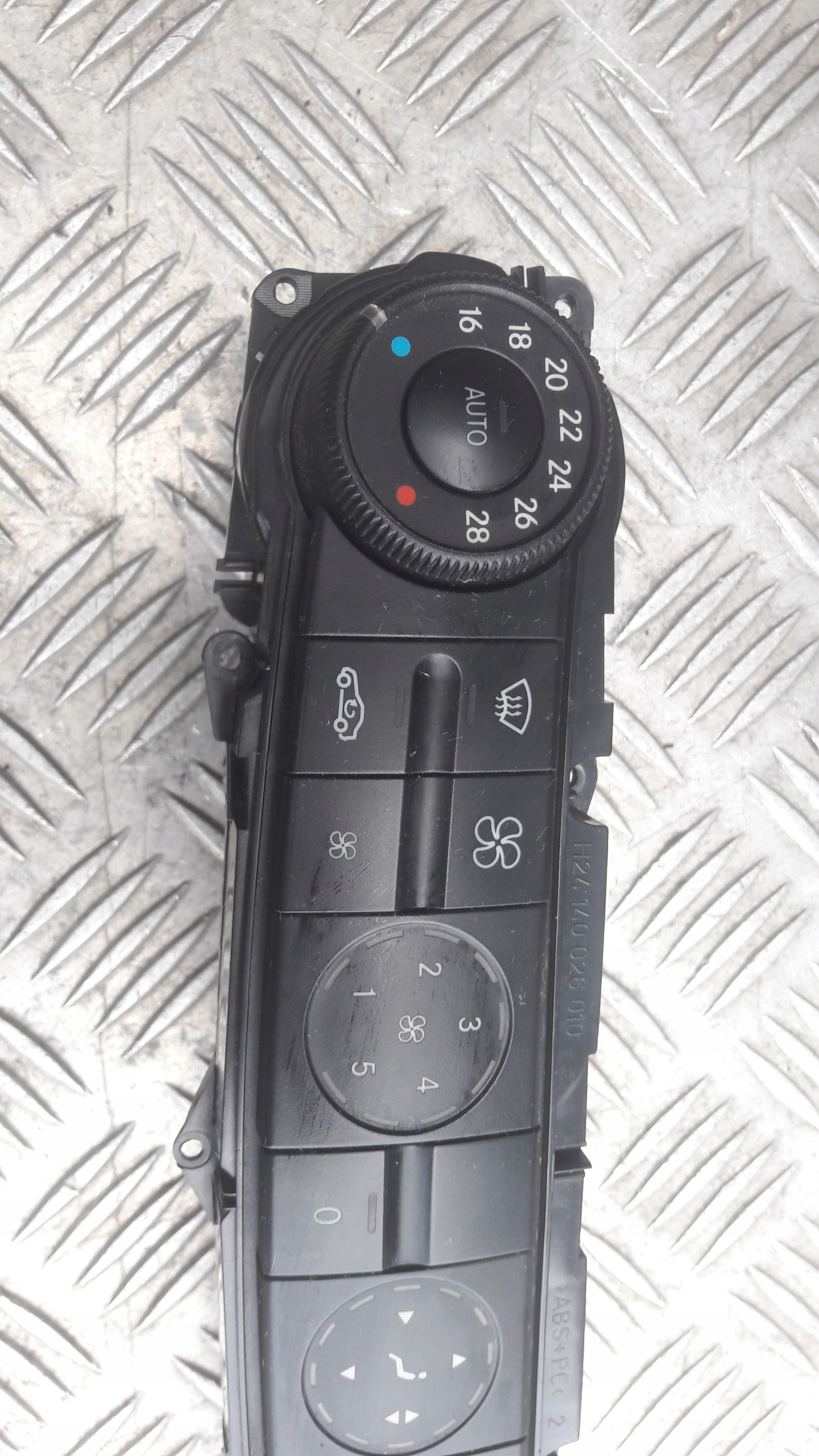 MERCEDES W211 PANEL des lüfters klimaanlage mitte 2118300085