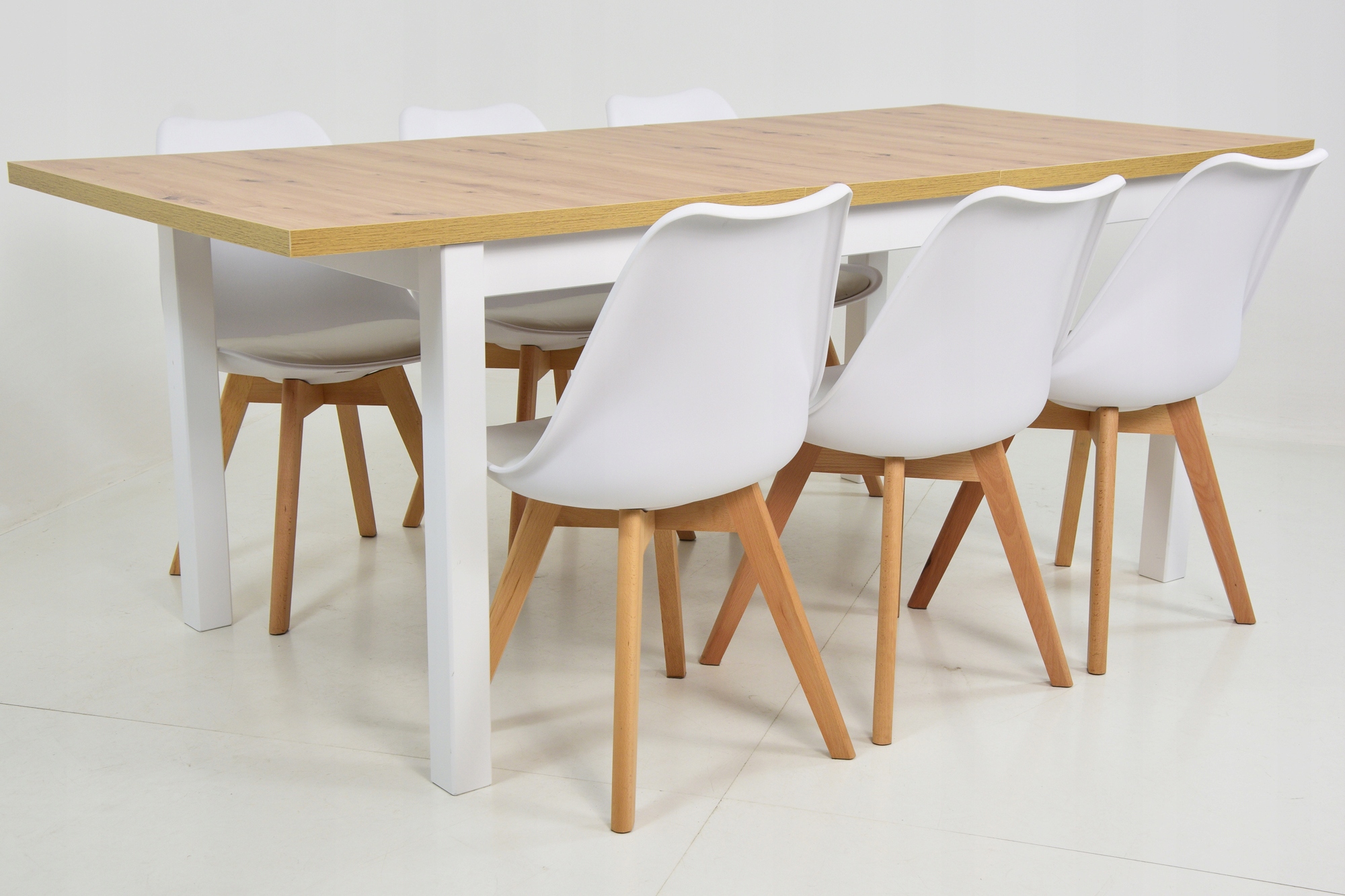 BIAŁY DREWNIANY solidny STÓŁ Rozkładany 6 krzeseł Kształt blatu prostokątny