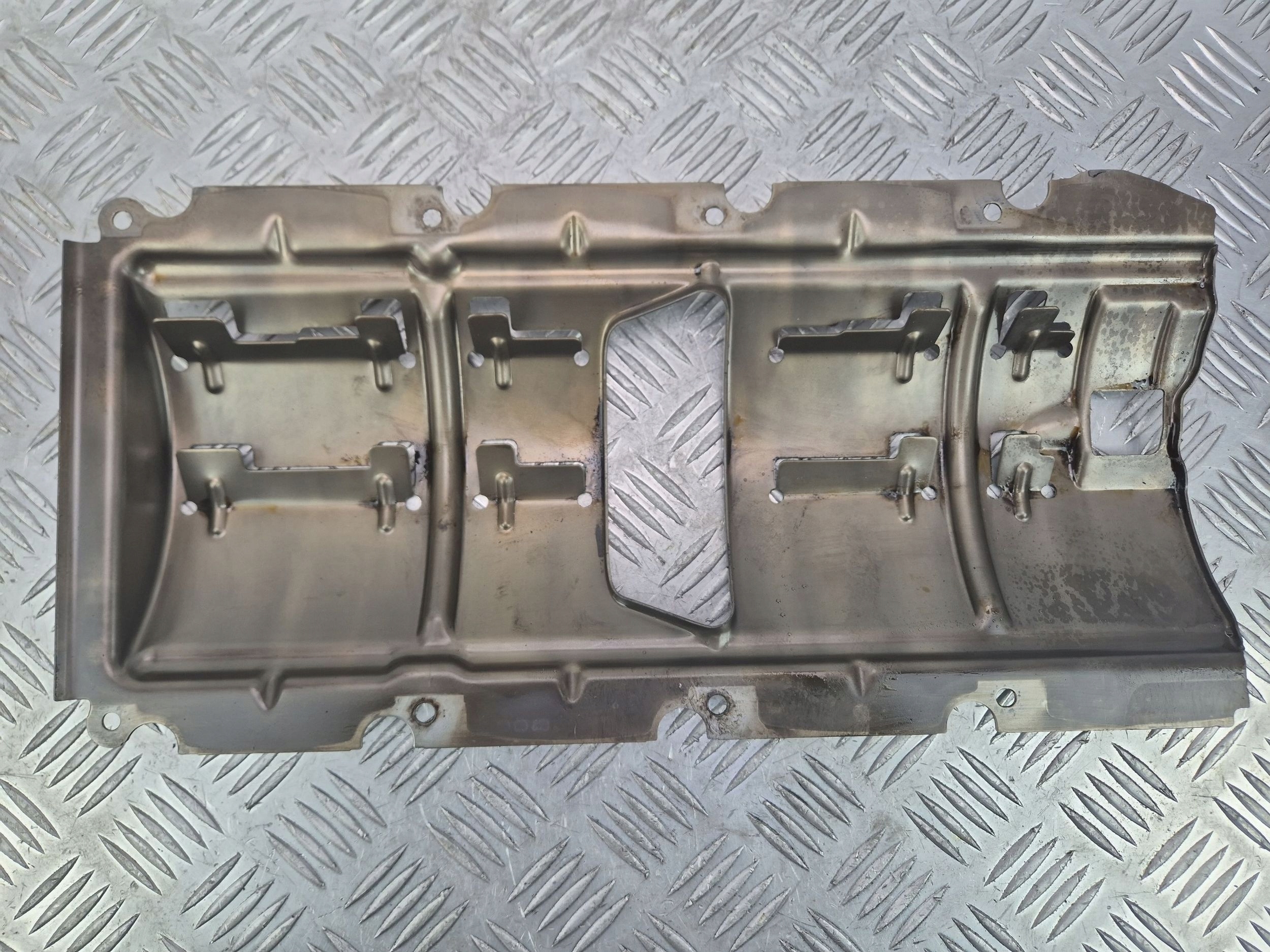 díl MOTORU Mercedes E500 W212 A2730140366 M273.970
