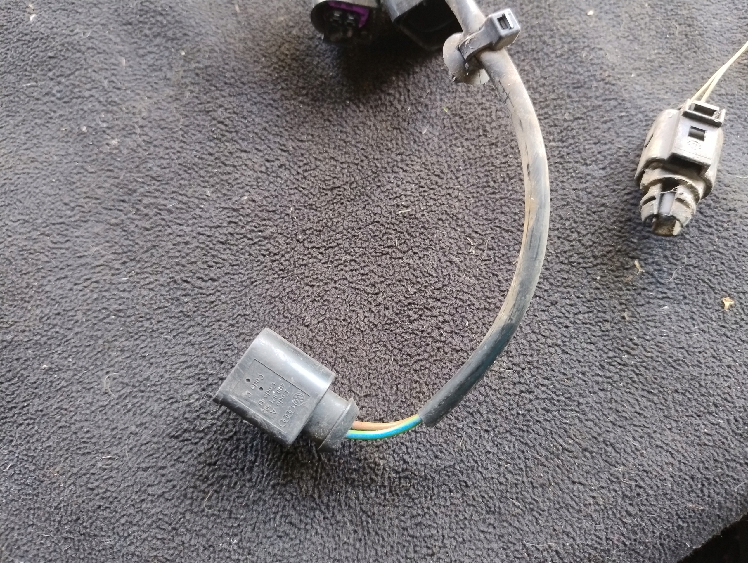 wiring bundle supports front of the front AUDI A6 C6 2.7 3.0 TDI 4F0971073