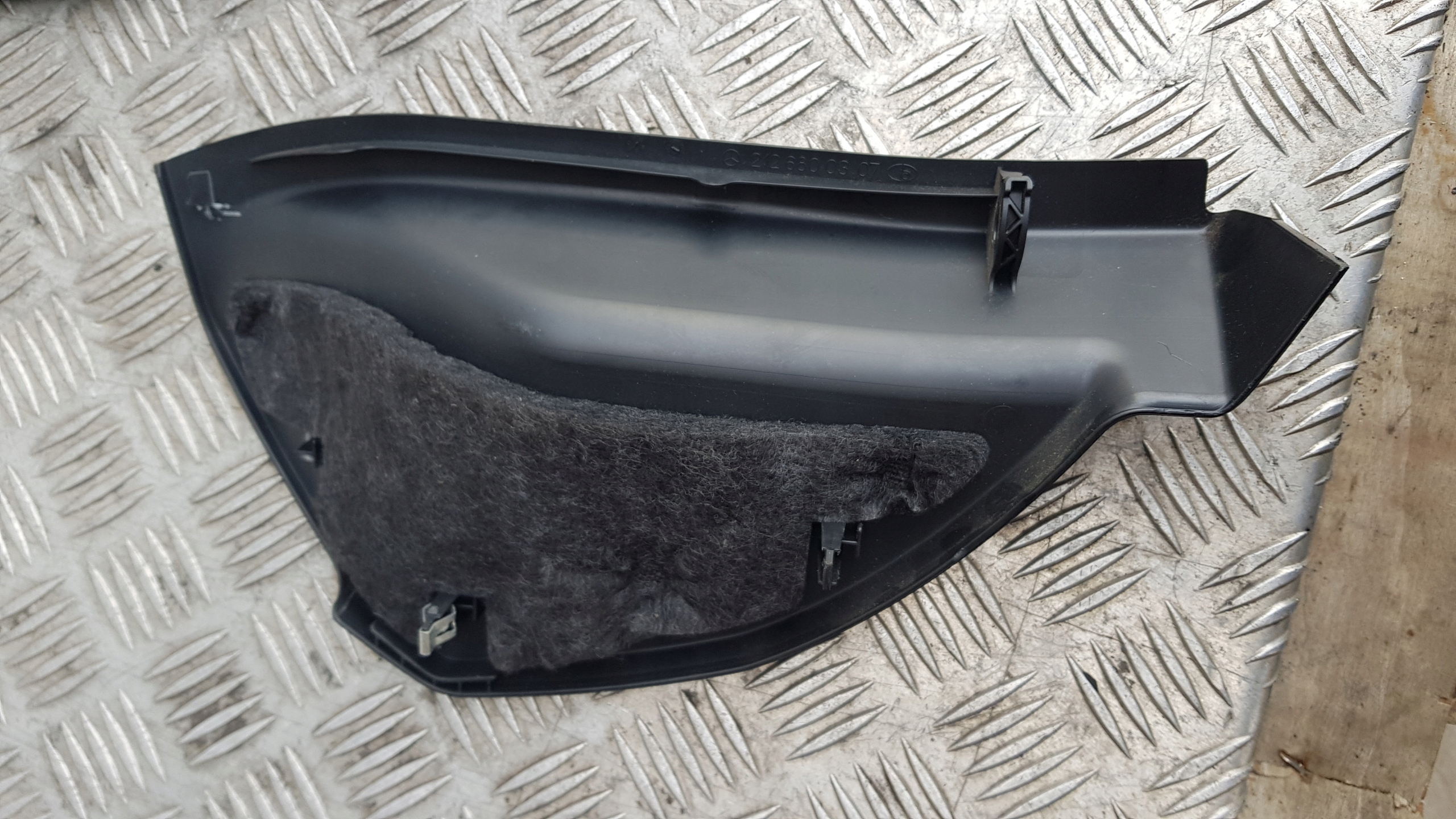 MERCEDES W212 Couvre Console Gauche 2126800307