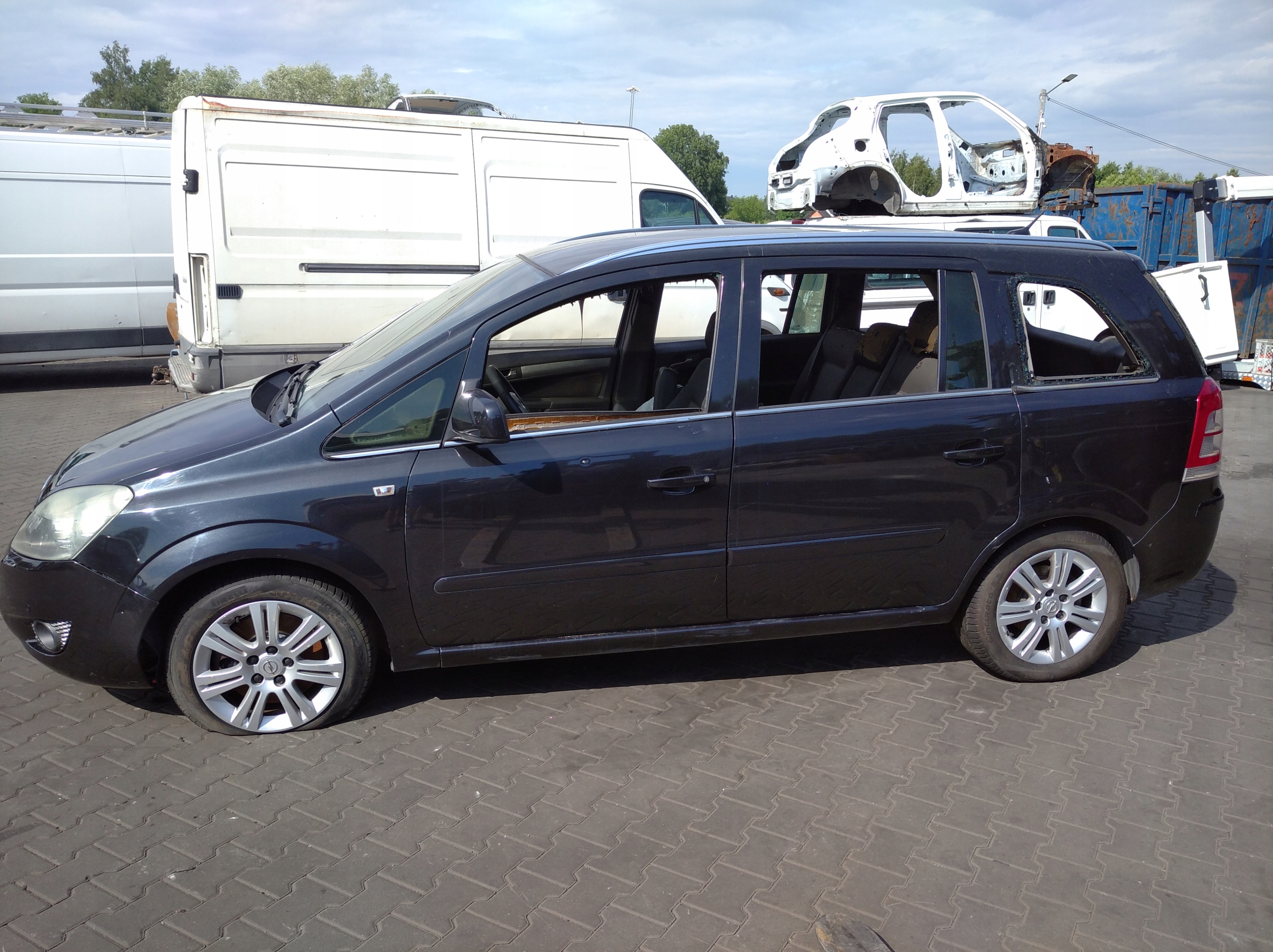 OPEL ZAFIRA B door front front left Z01Q black,