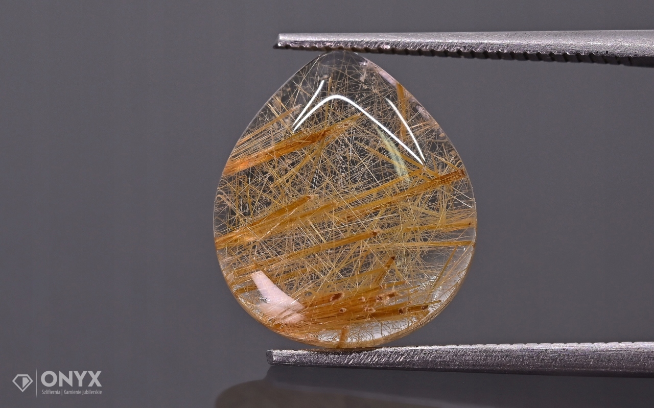 Křemen s rutilem nízký kabošon slza 13,5x12 mm