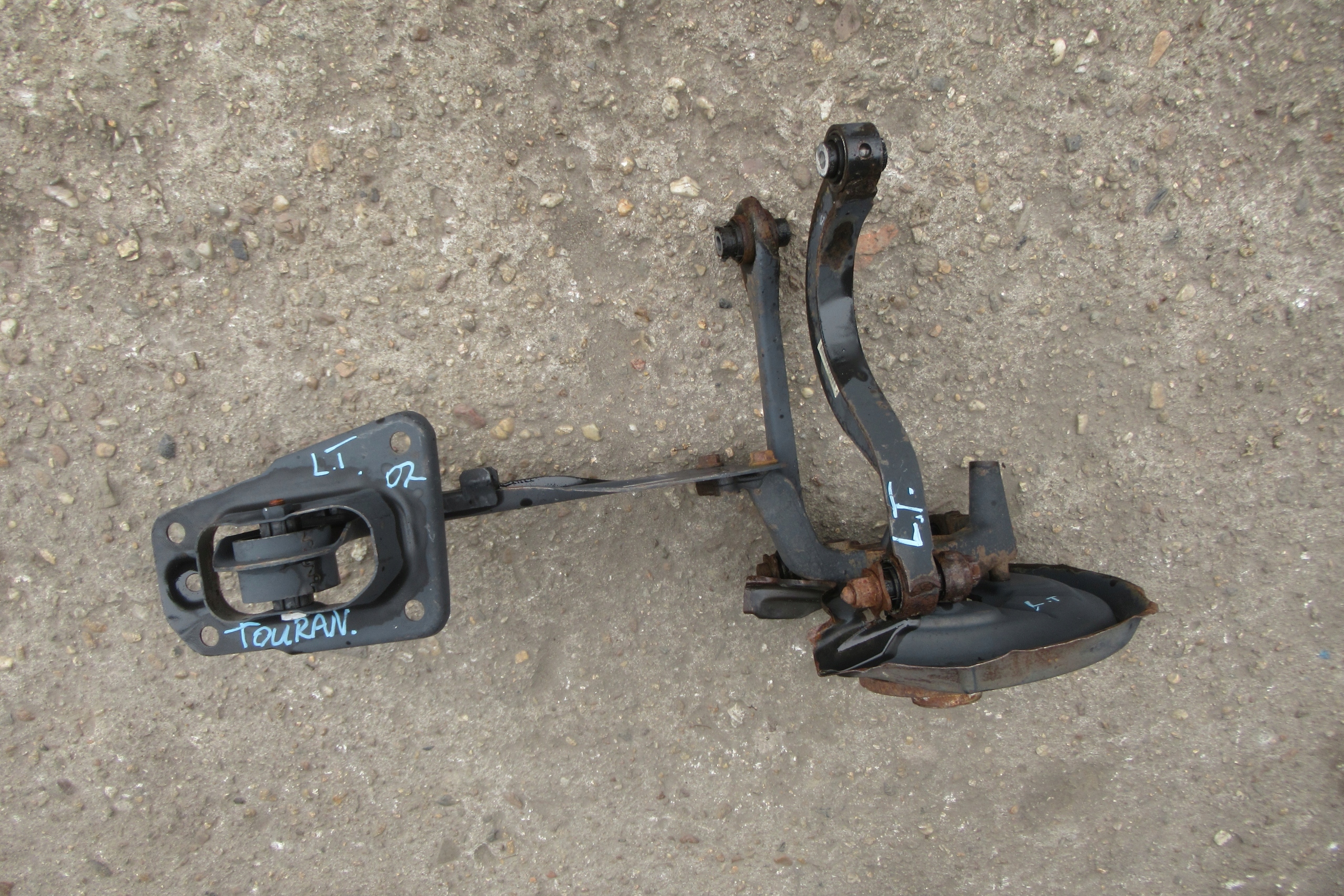 VW TOURAN 07R swing left rear part