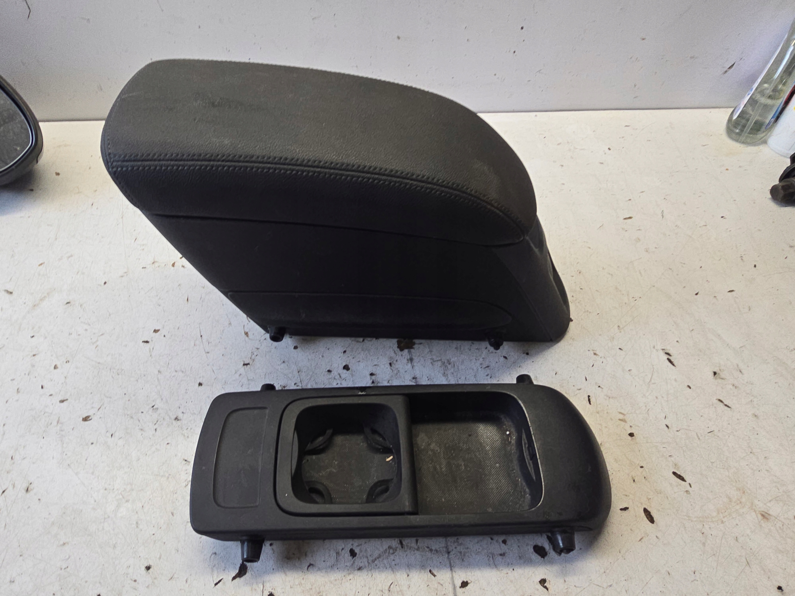 OPEL MERIVA B II 2 bracciolo Z TACKA UCHWYTEM per KUBKI Originale nero