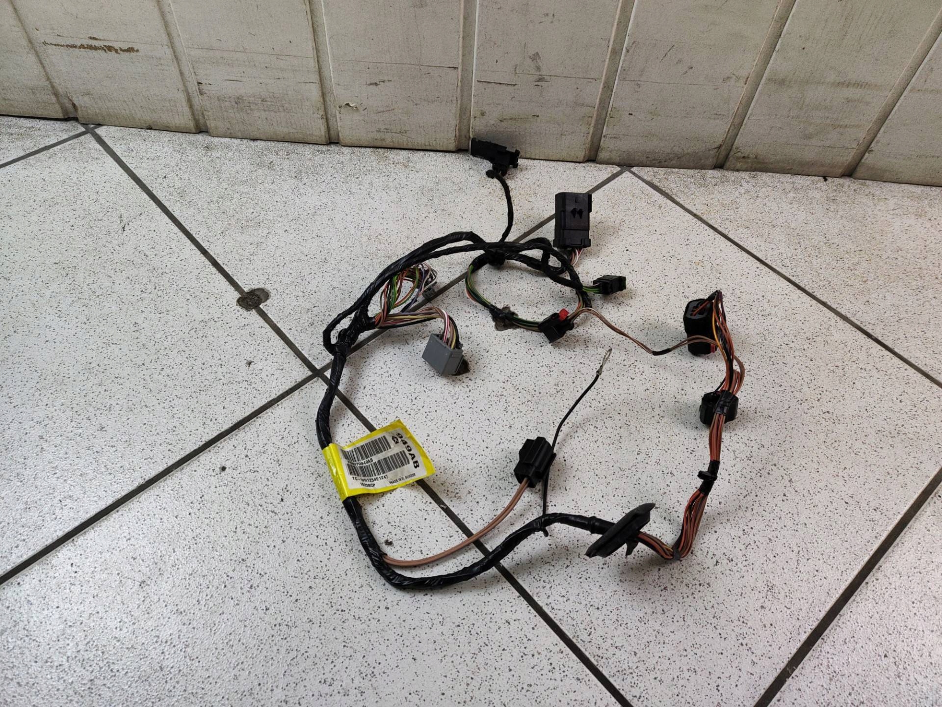 bundle wiring door rear part left side Chrysler Town and Country