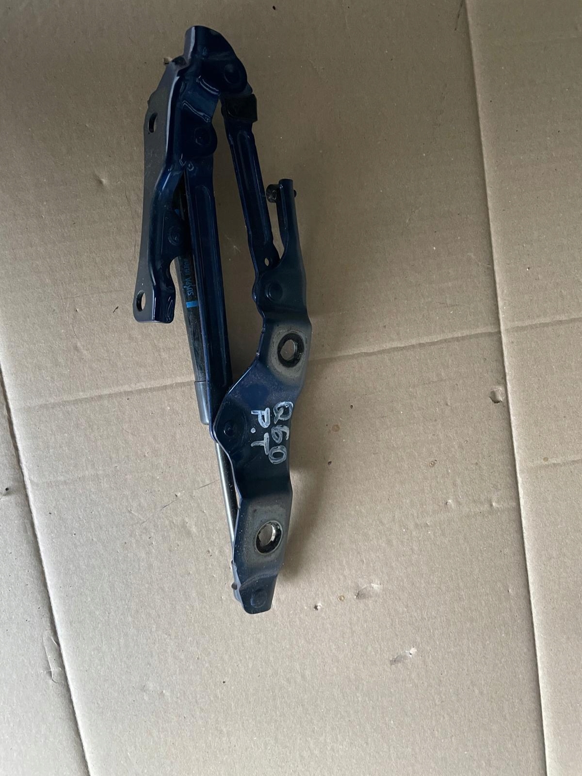 INFINITI Q60 ZAWIAS KLAPY TYŁ STRONA PRAWA 2018 R.