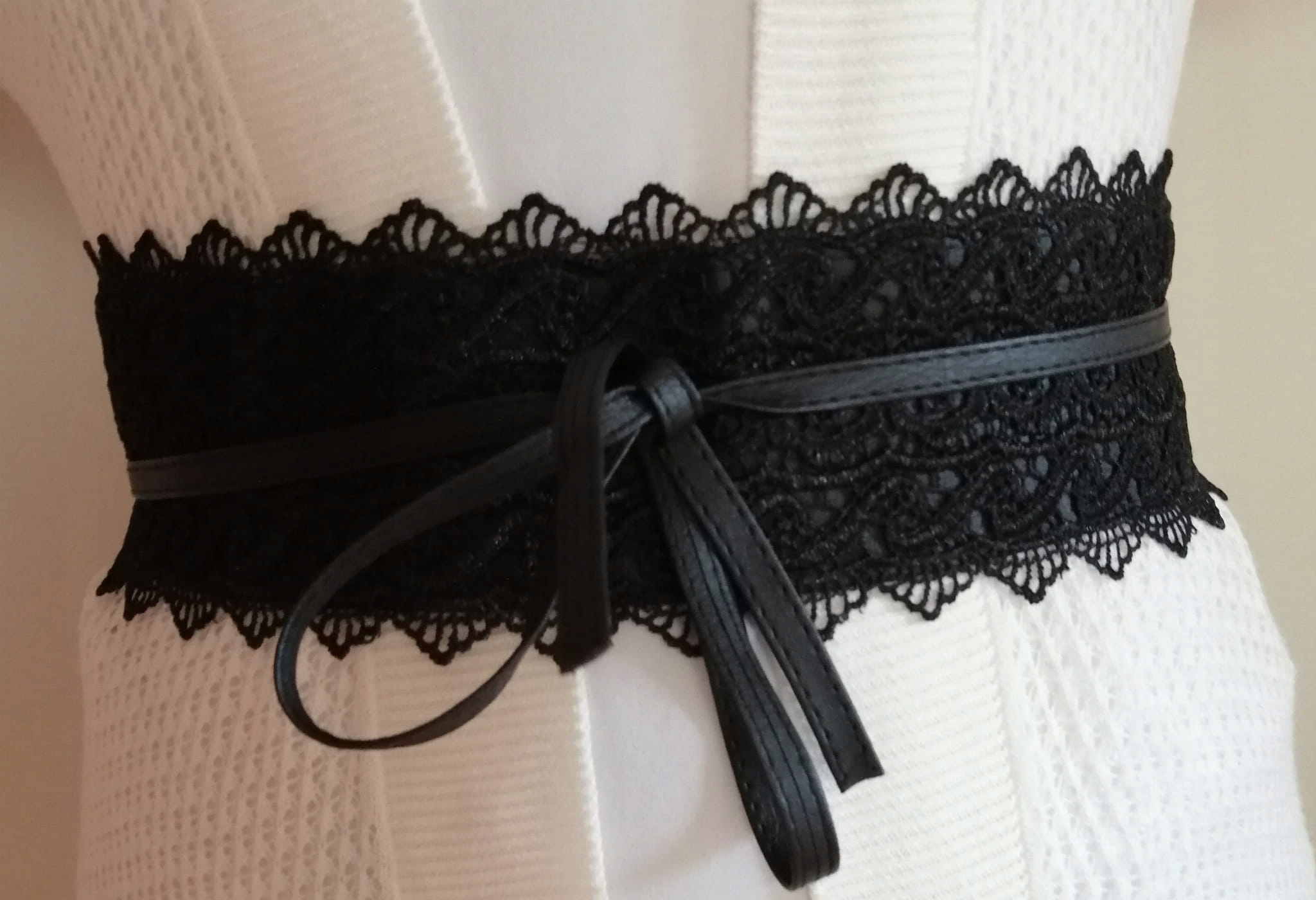 Damski pasek wiązany szeroki koronka czarny