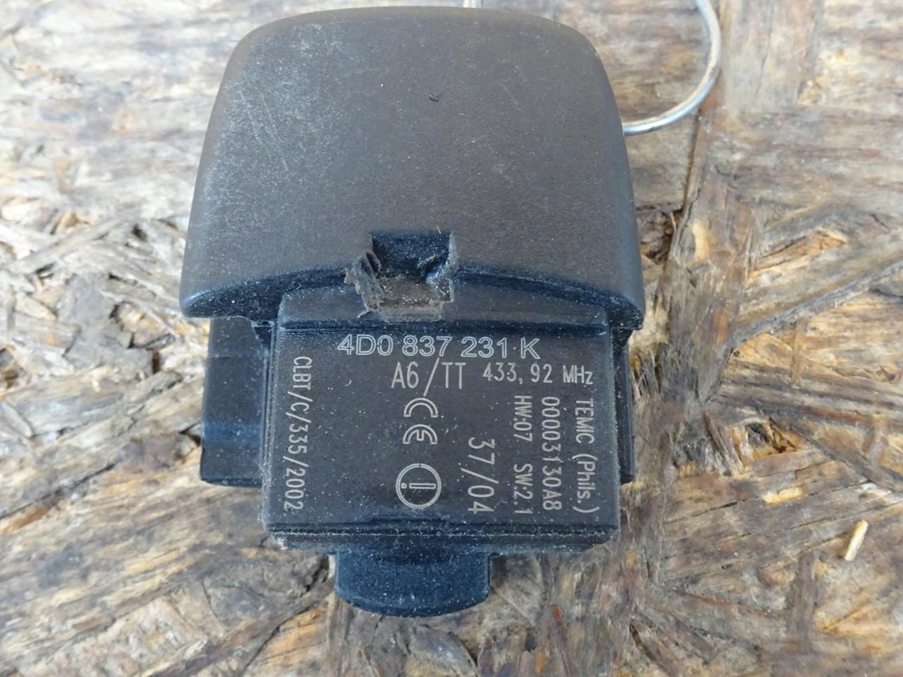 AUDI A3 S3 8L TT 8N A4 B6 A6 C5 KLUCZYK PILOT OEM 4D0837231K Producent części Audi OE