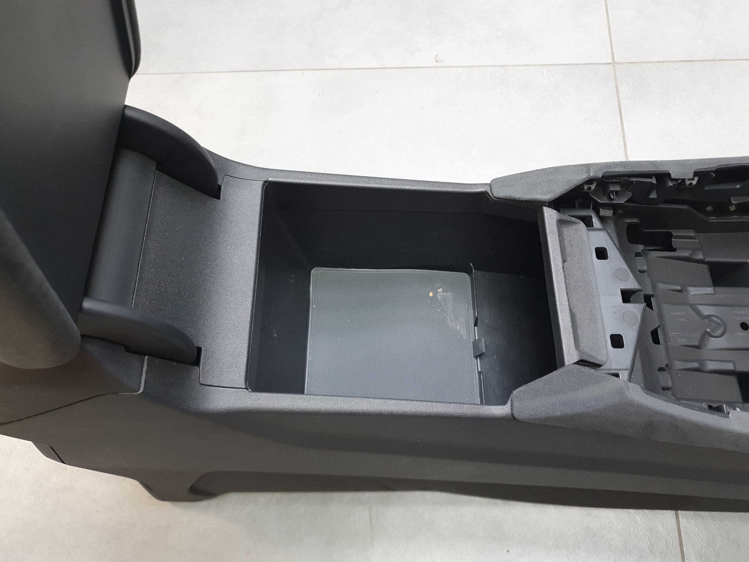 Audi SQ6 e-tron konsole mitte mitteltunnel armlehne 85E863241