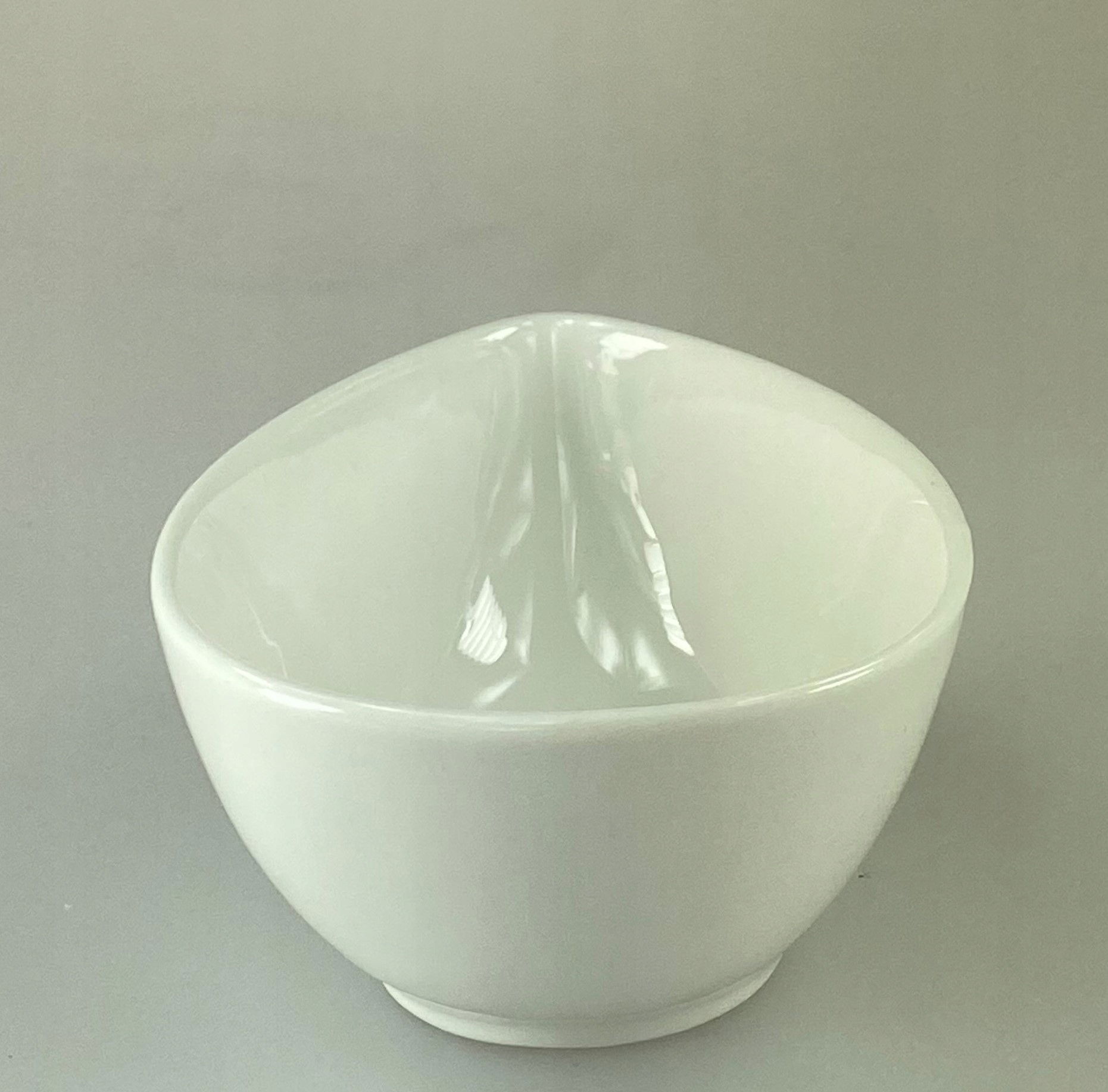 porcelanowa czarka dipówka miseczka sosjerka 60ml Kolor biały