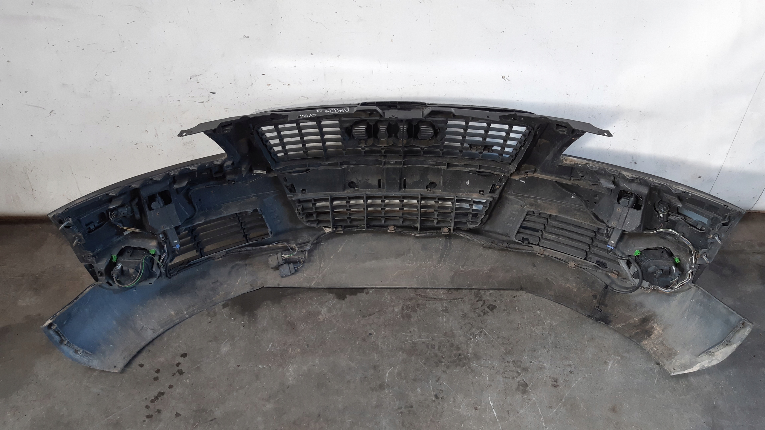 bumper front washers PDC LZ9Y Audi A8 D3
