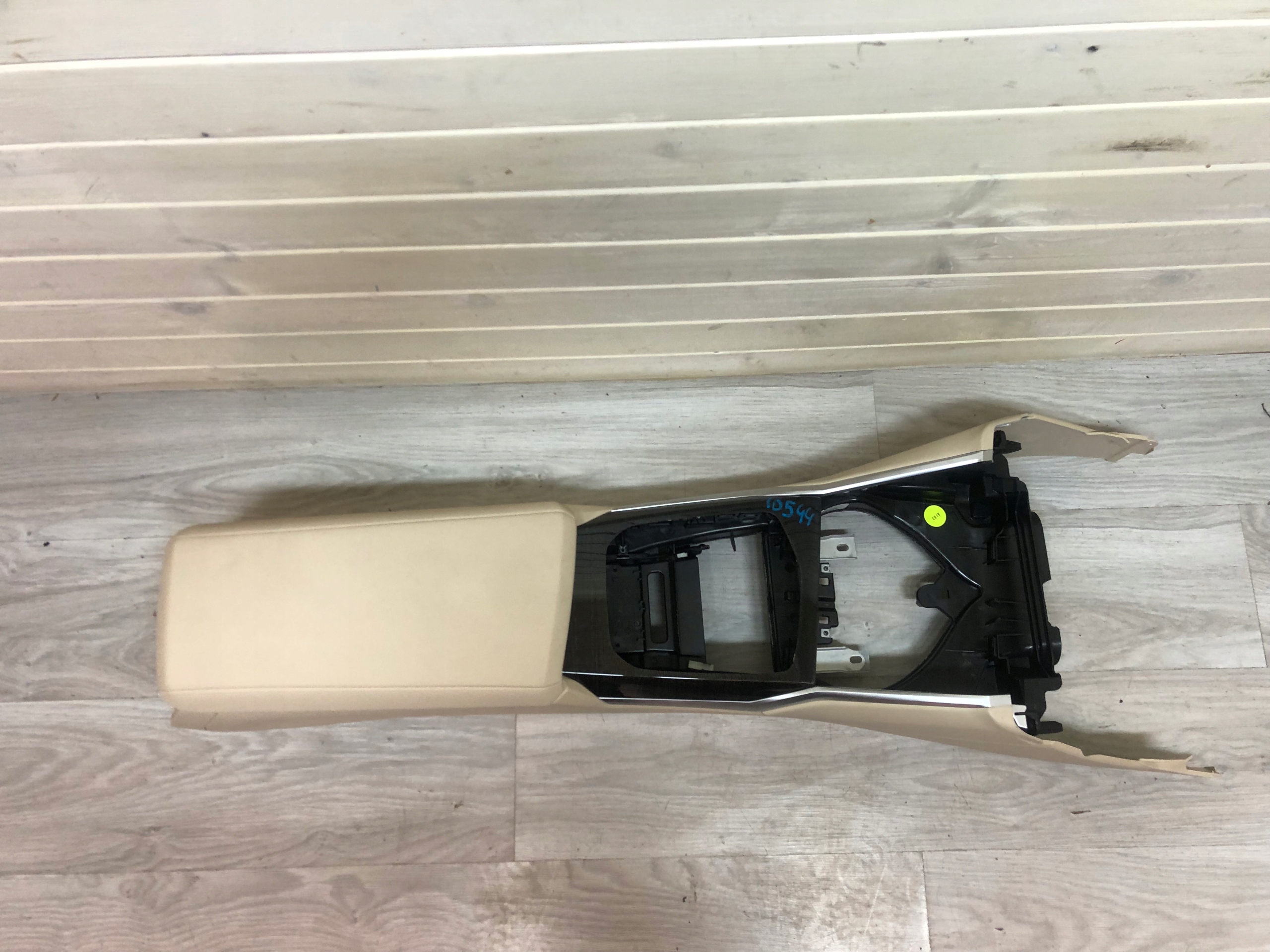 BMW 3 G20 tunnel central armrest