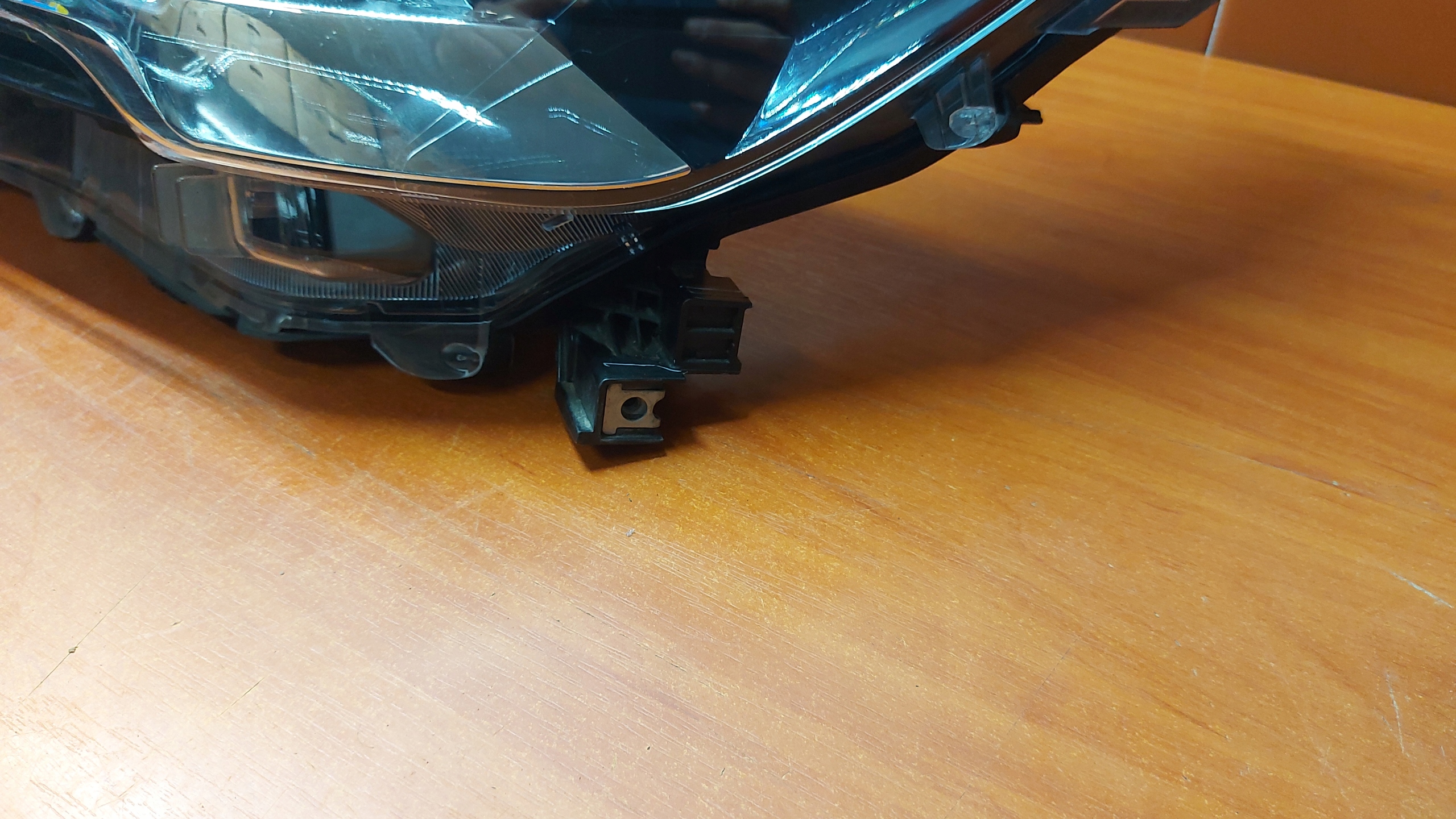 REFLEKTOR light left left front TOYOTA HILUX VIII 20