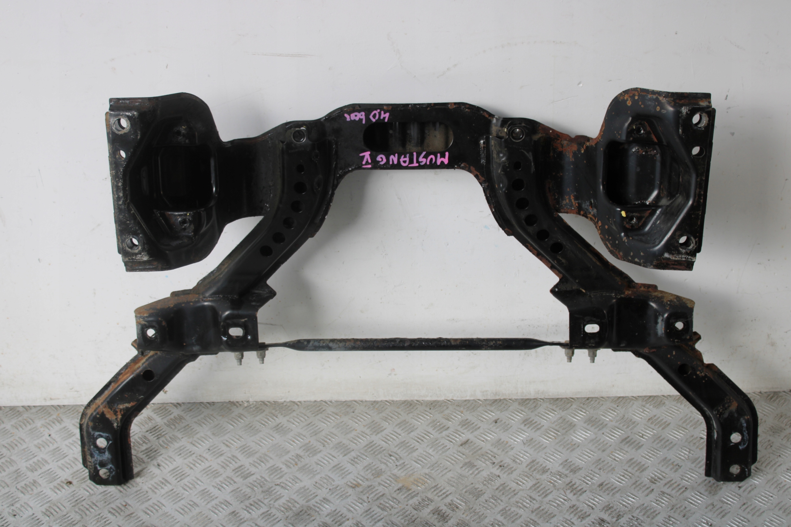 axle beam holder FORD MUSTANG V 5