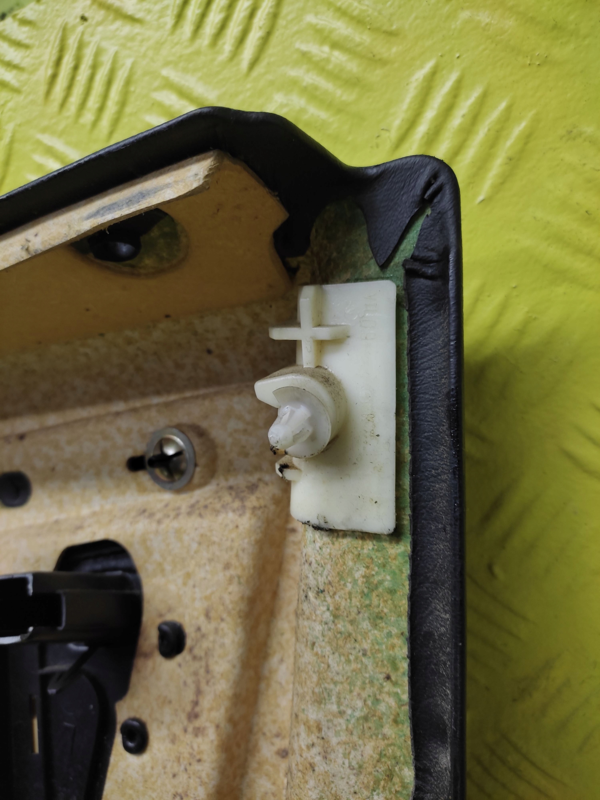 MERCEDES C220 KOMBI upholstery door left front