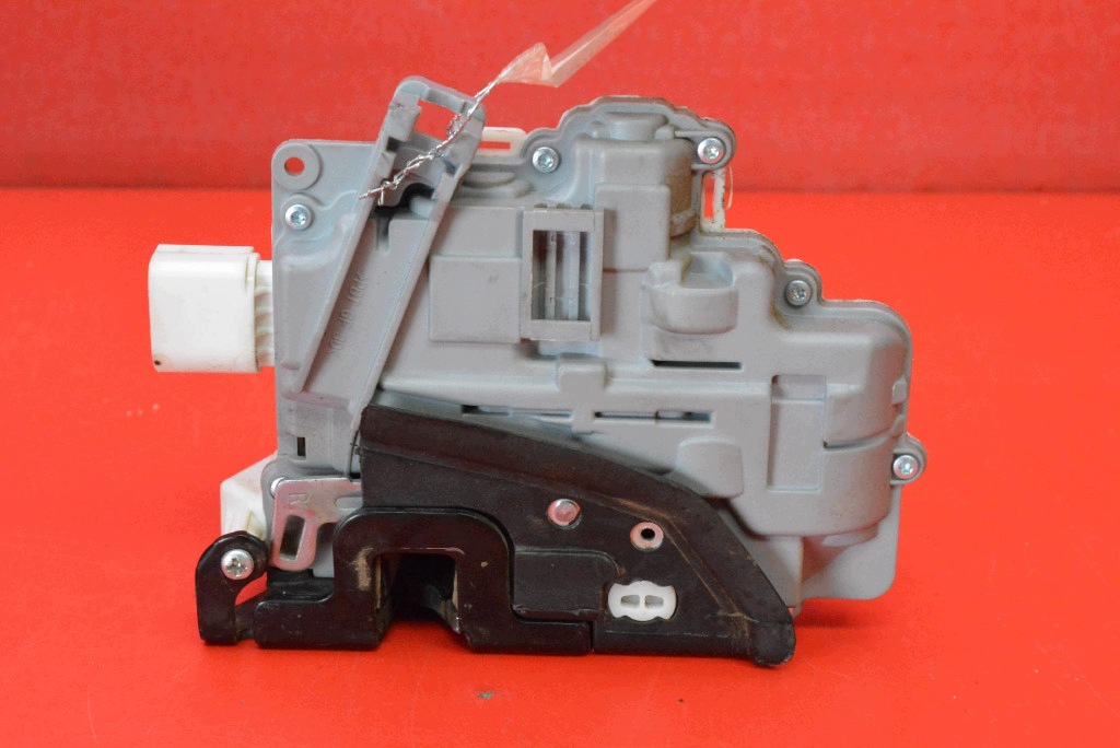 lock door right front front EU GKV19PC1218-07 AUDI A4 B8 KOMBI 07-11